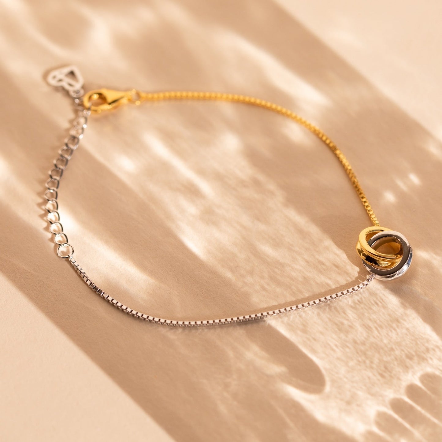 Pulsera de círculos entrelazados