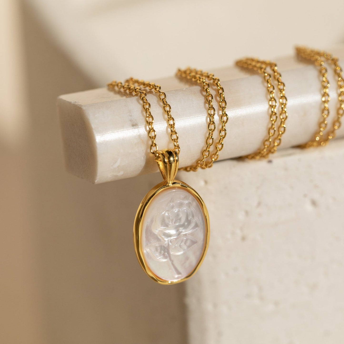 Collar de rosas vintage