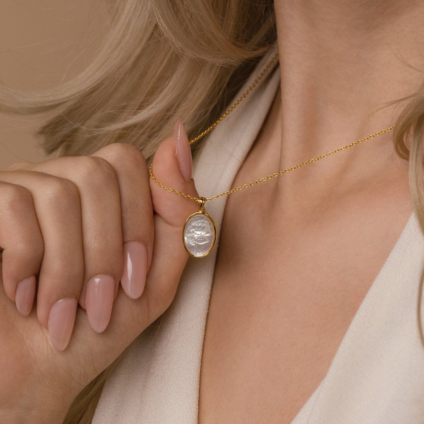 Collar de rosas vintage