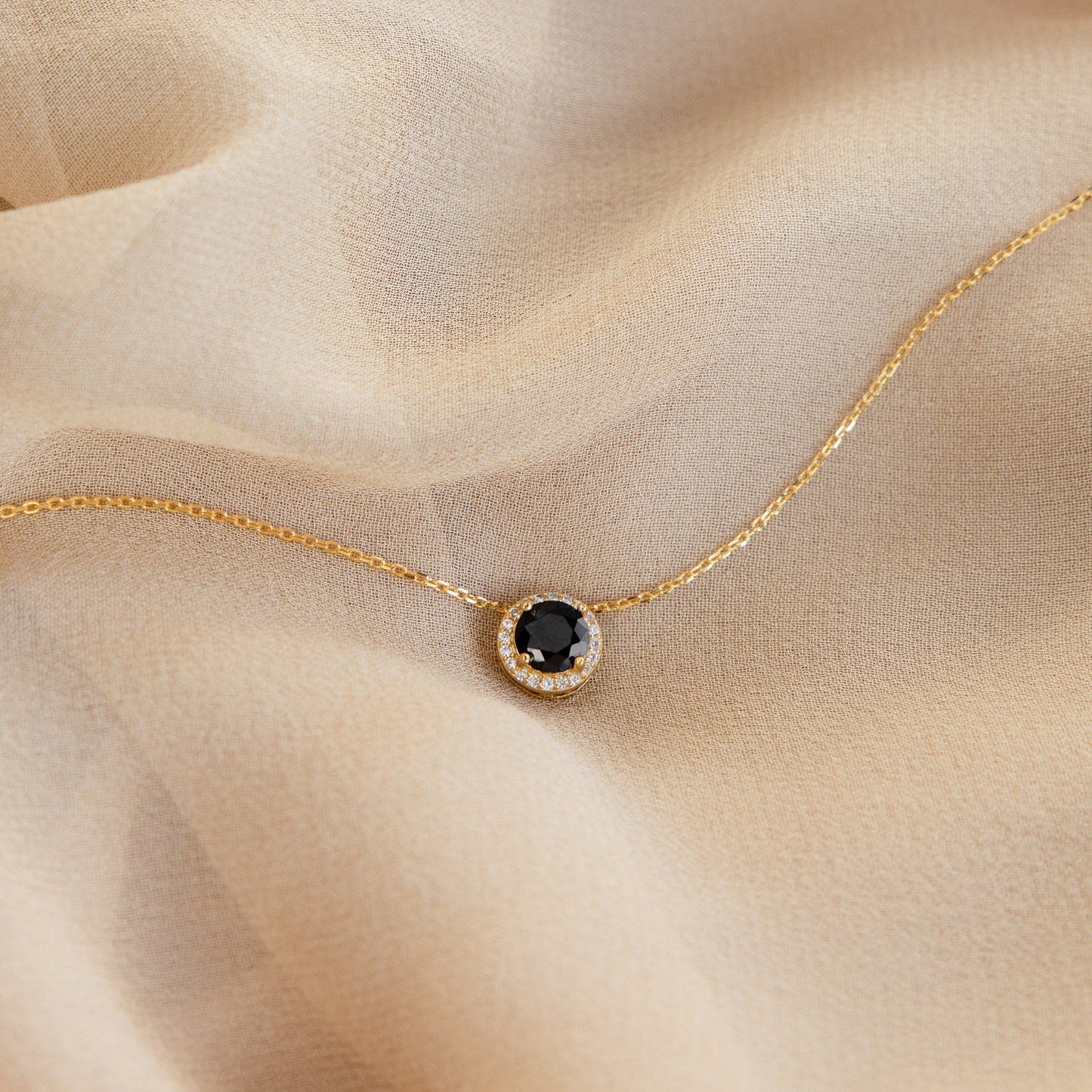 Collar con halo de piedra natal