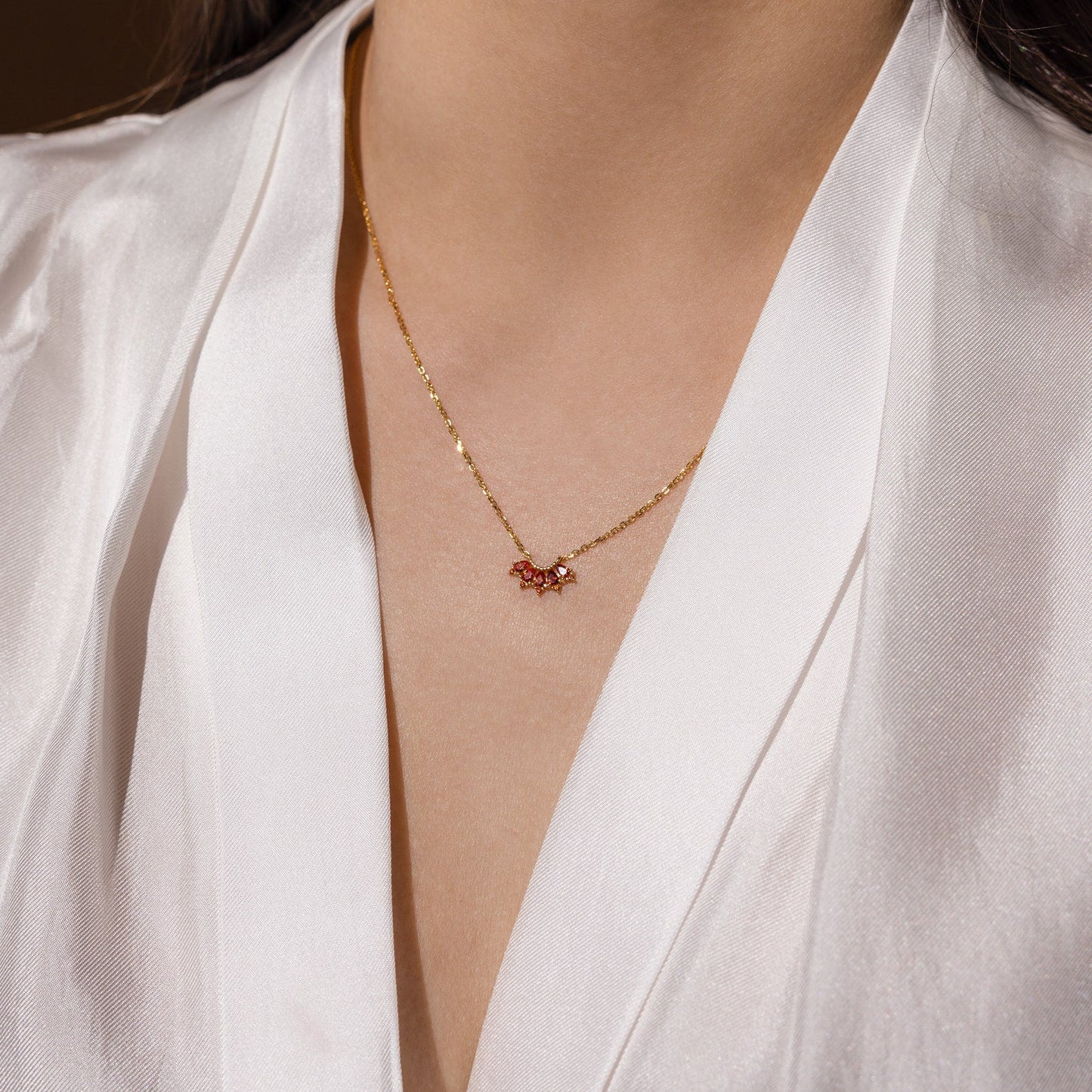 Collar con piedra de nacimiento de marquesa