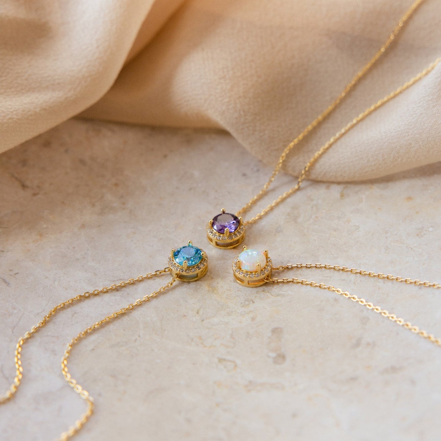 Collar con halo de piedra natal