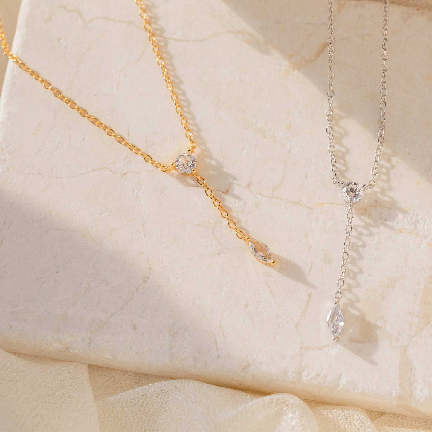Collar de lazo de diamantes Leena