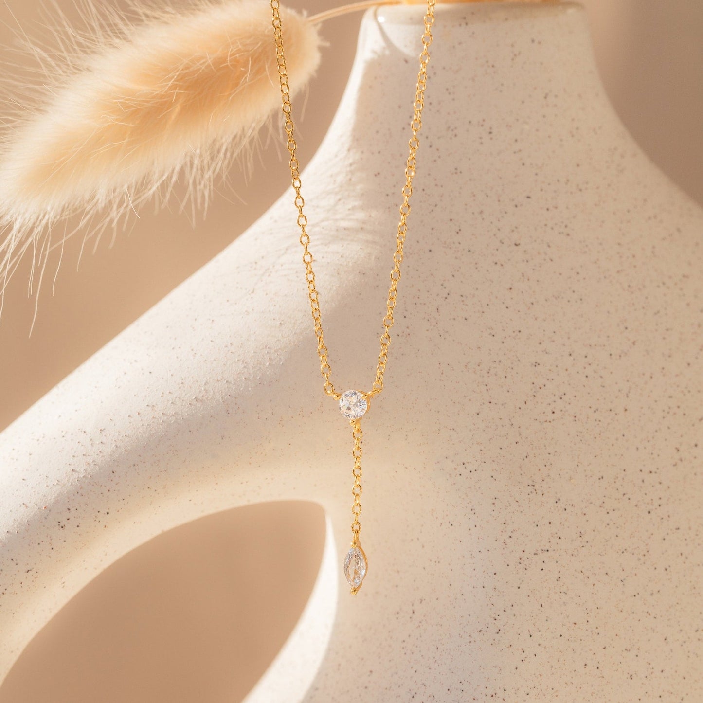 Collar de lazo de diamantes Leena
