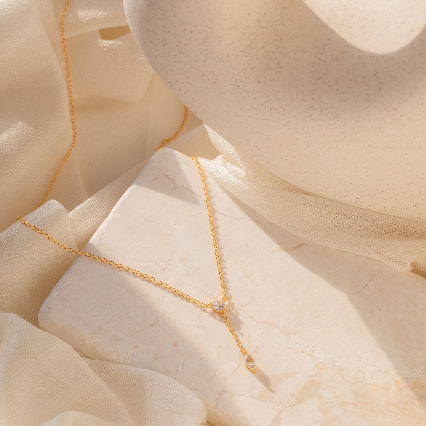 Collar de lazo de diamantes Leena