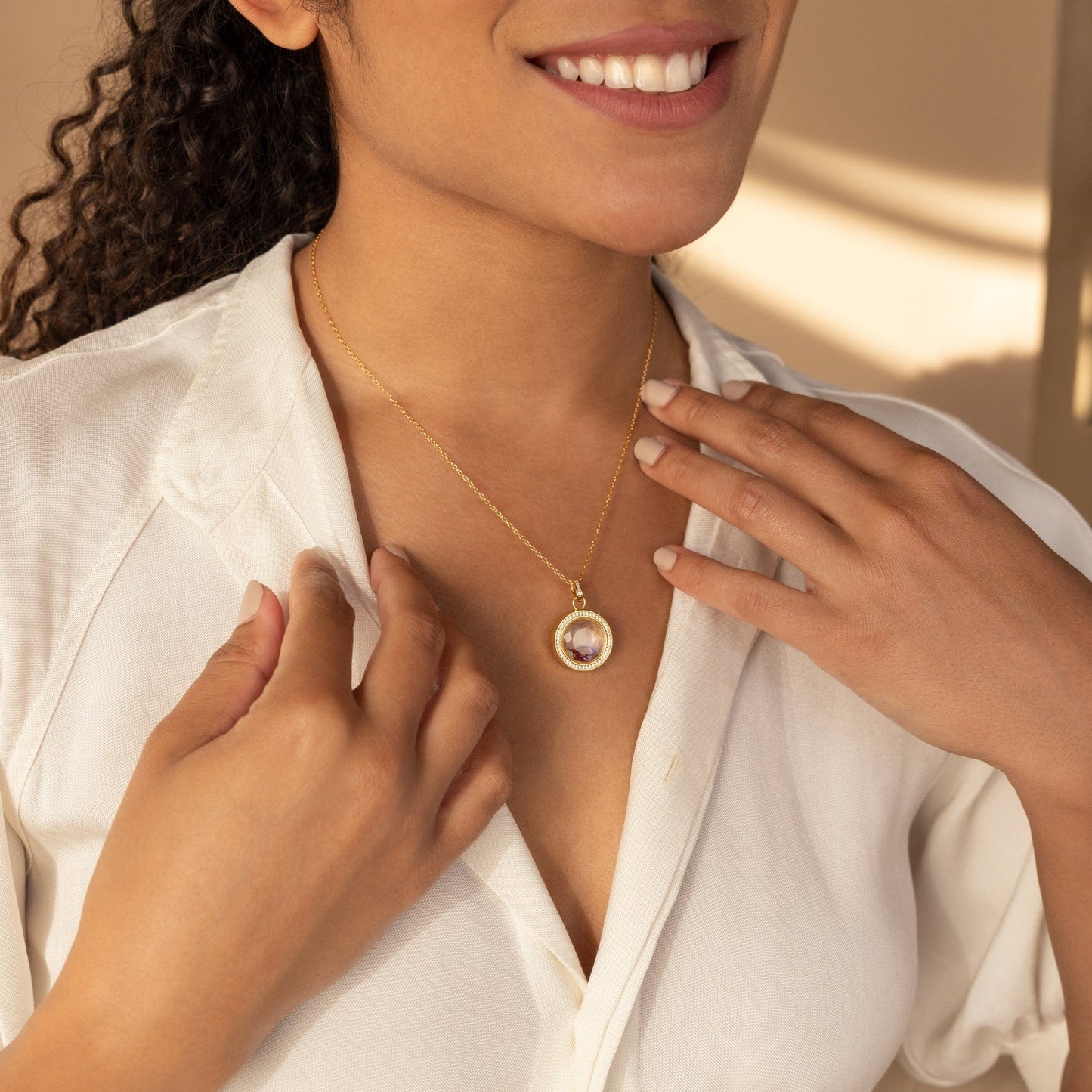 Collares con medallón de cristal