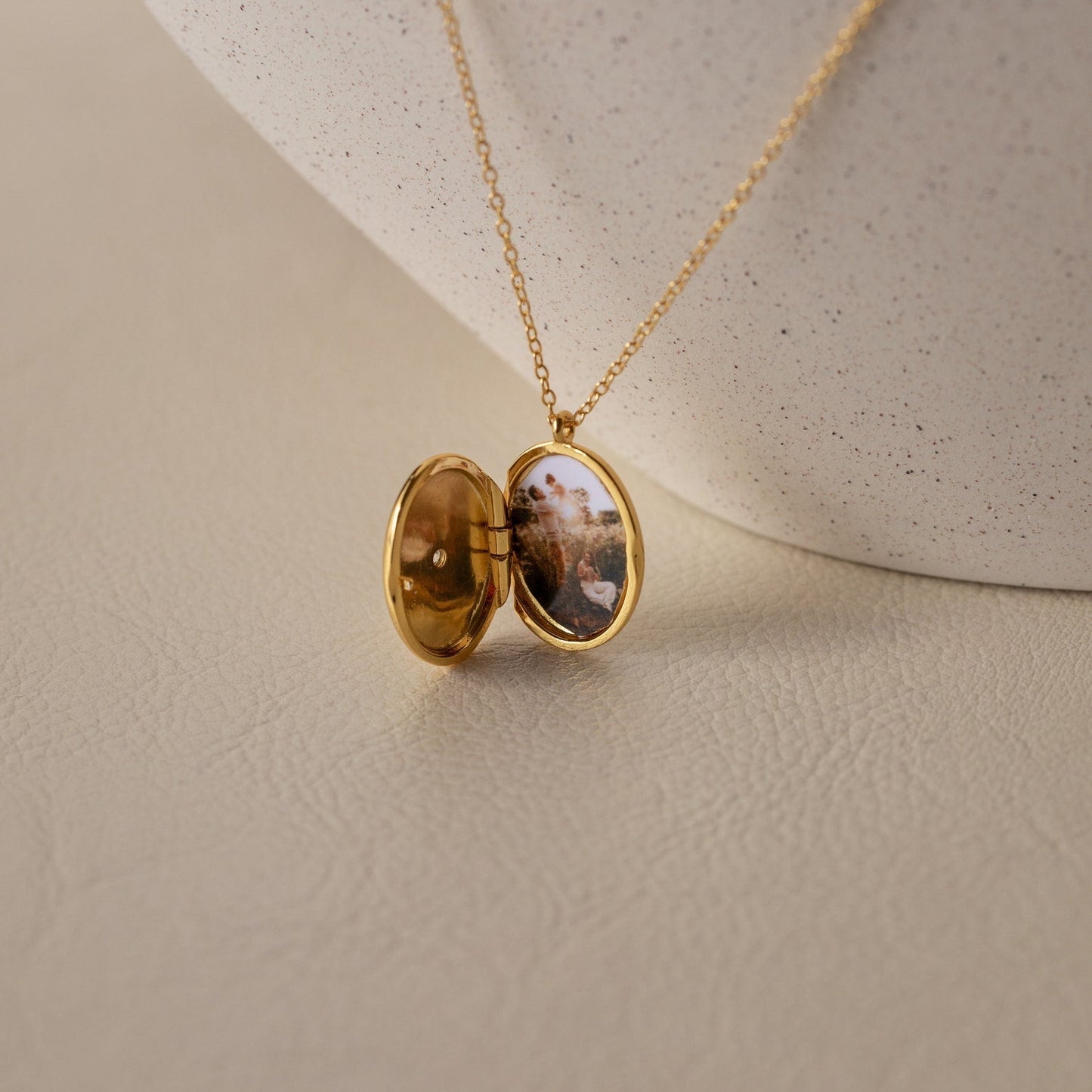 Collares con medallón de cristal
