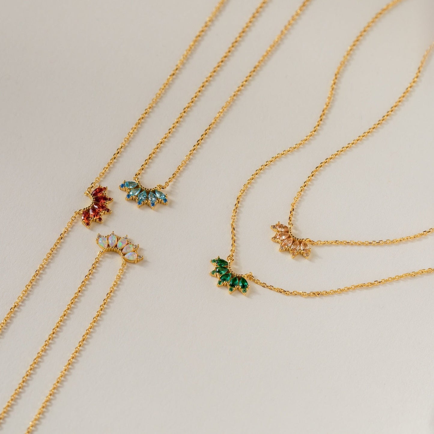 Collar con piedra de nacimiento de marquesa