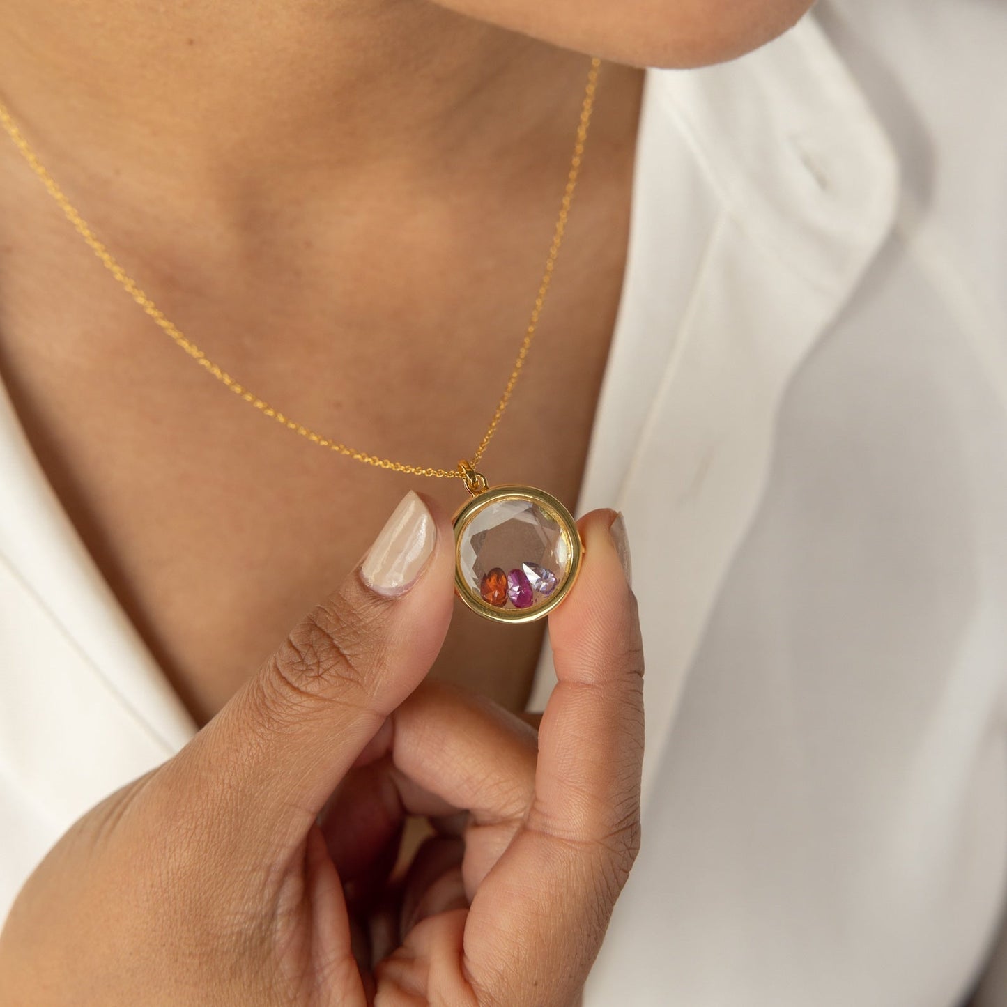 Collares con medallón de cristal