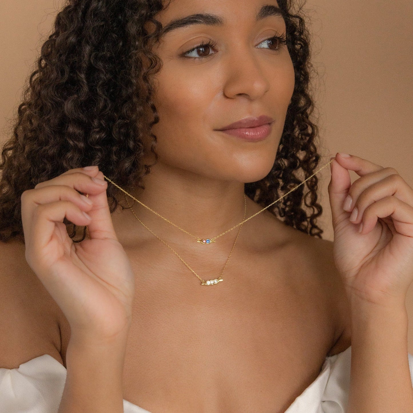 Collar con piedra de nacimiento en forma de vaina horizontal
