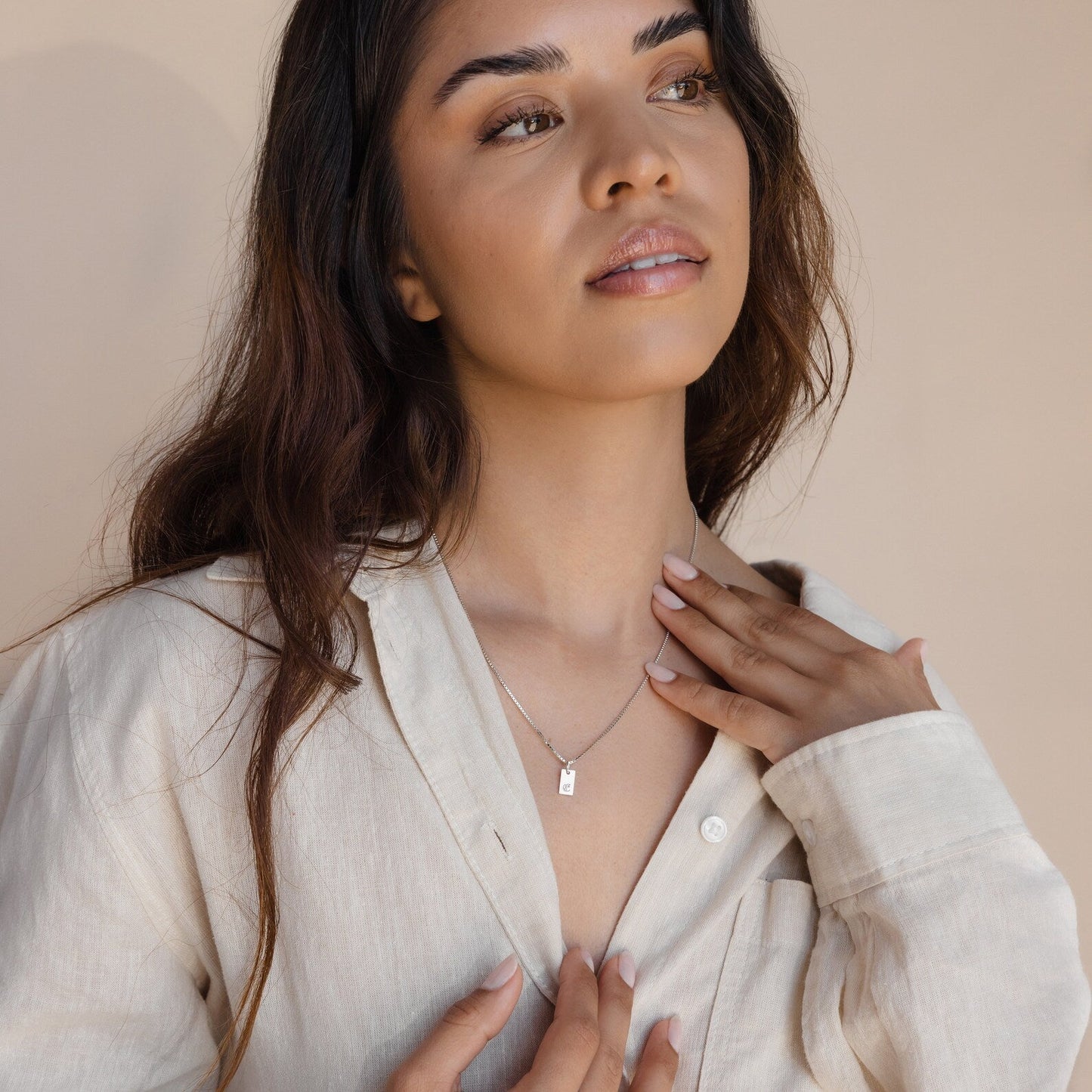 Collar con minietiqueta Carrie