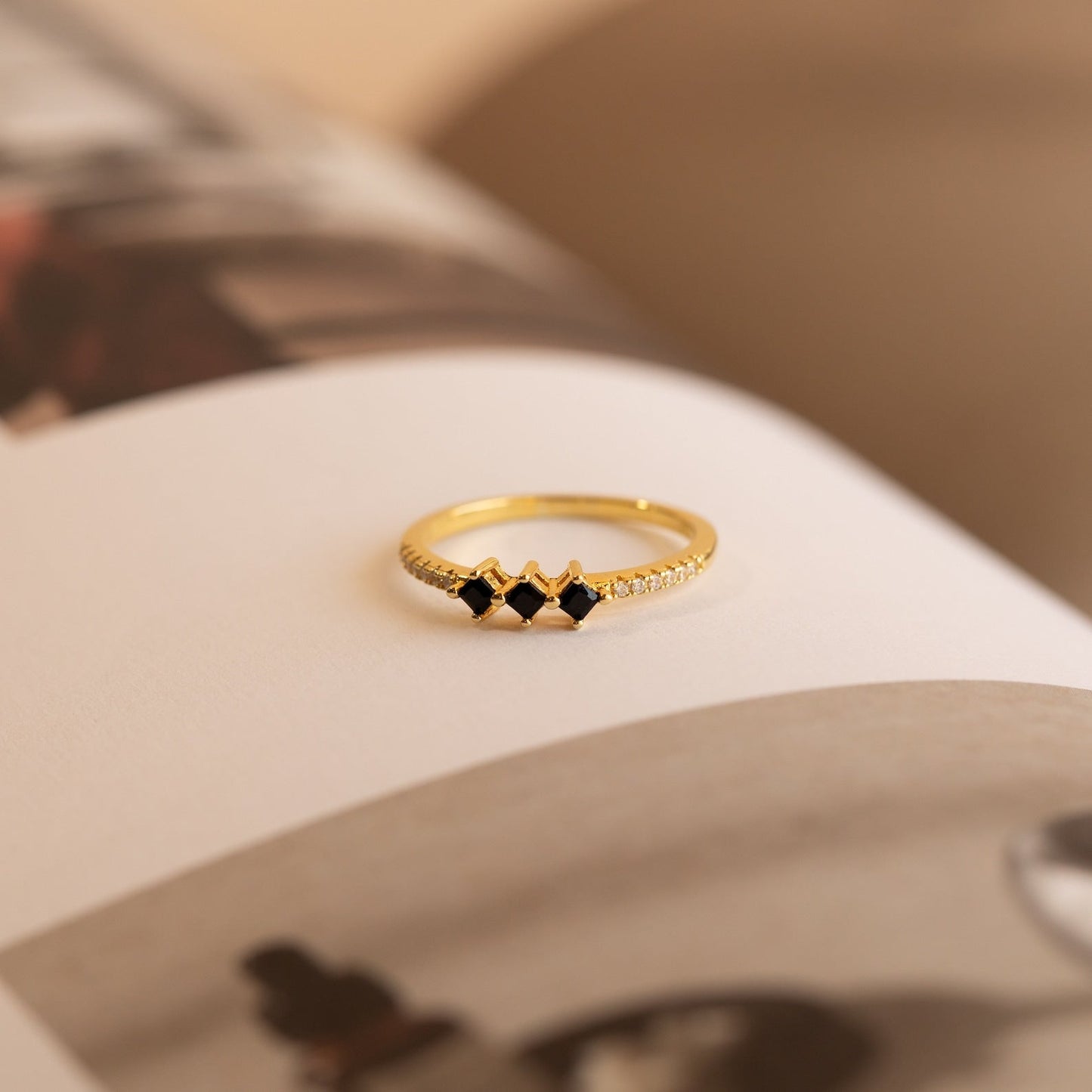 Anillo de diamantes negros Helena