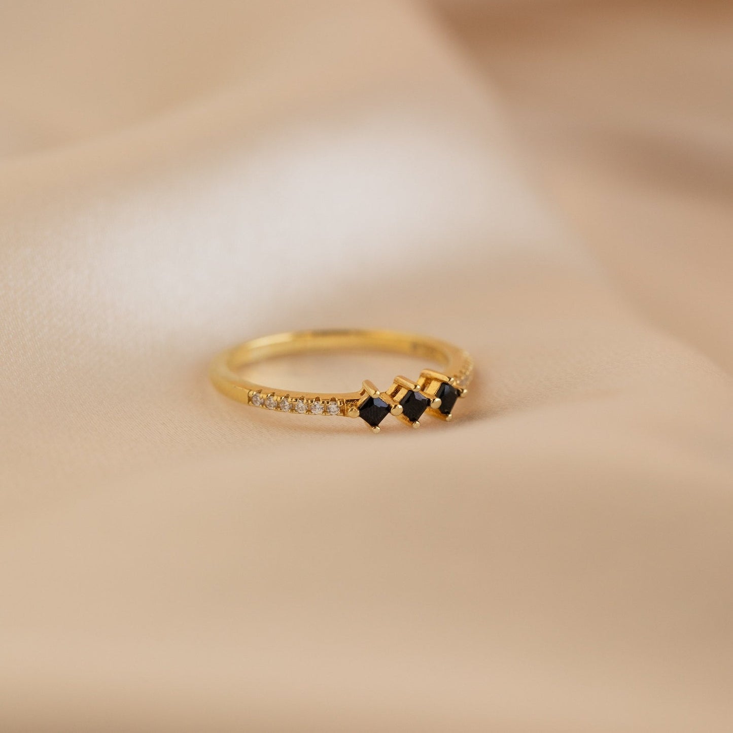 Anillo de diamantes negros Helena