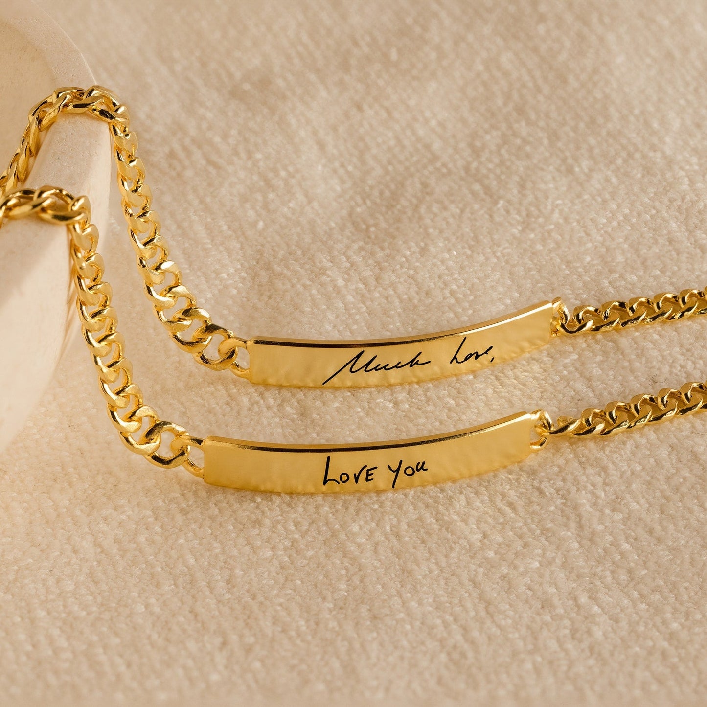 Pulsera de barra grabada para hombre