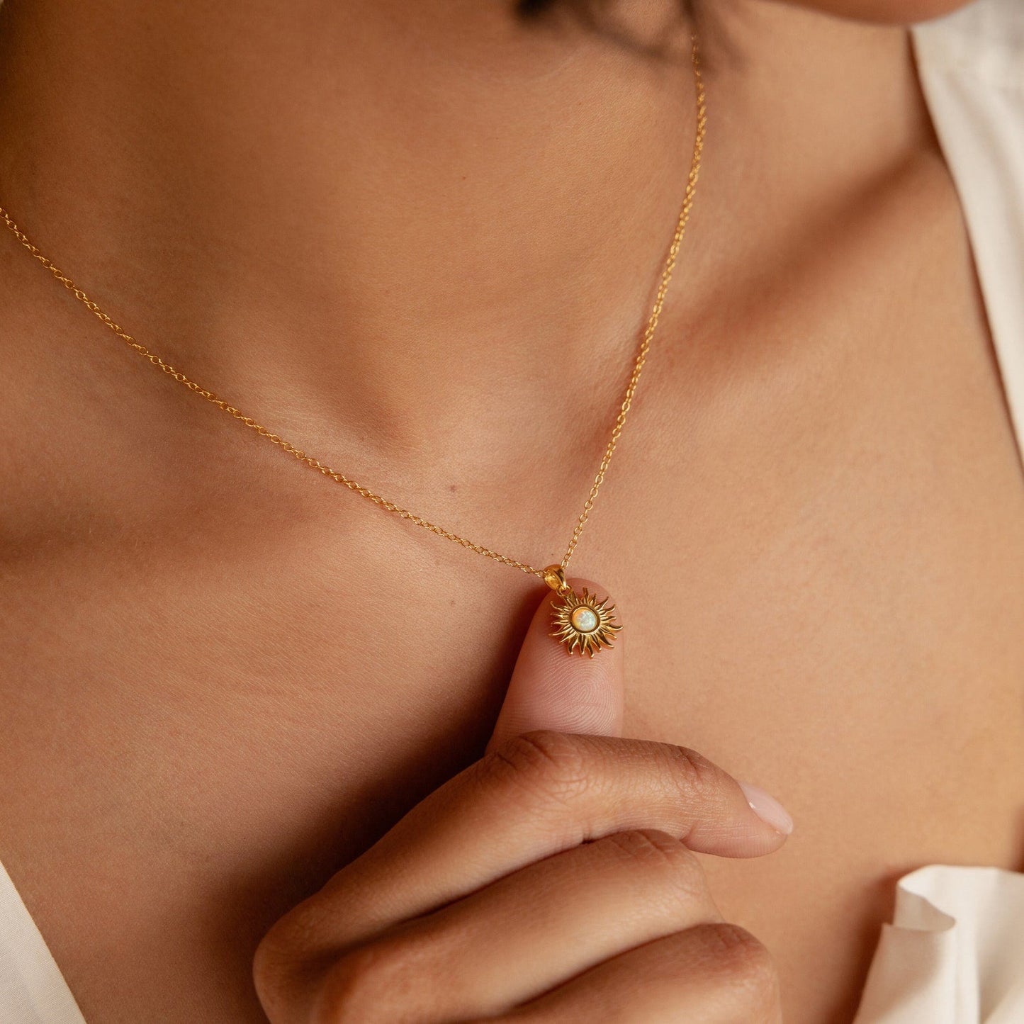 Collar de sol de ópalo