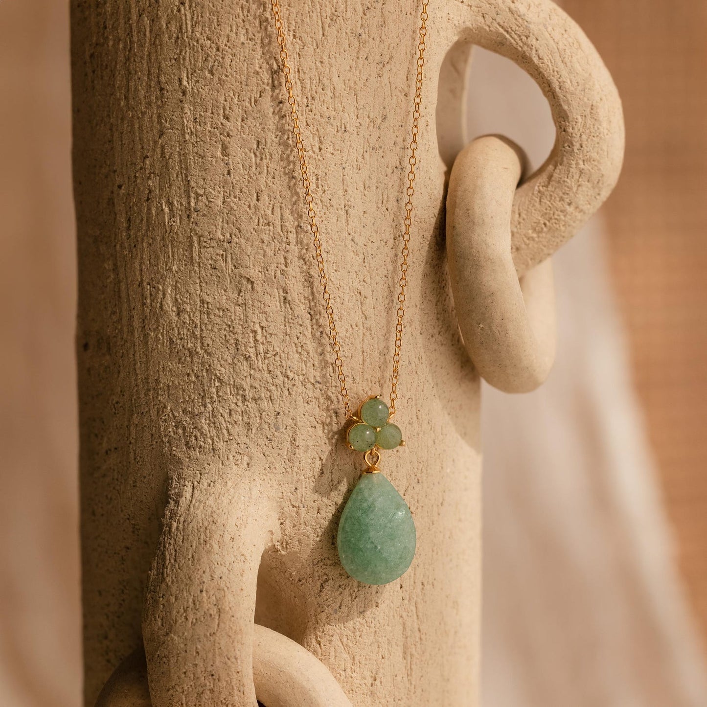 Collar de lágrima de jade