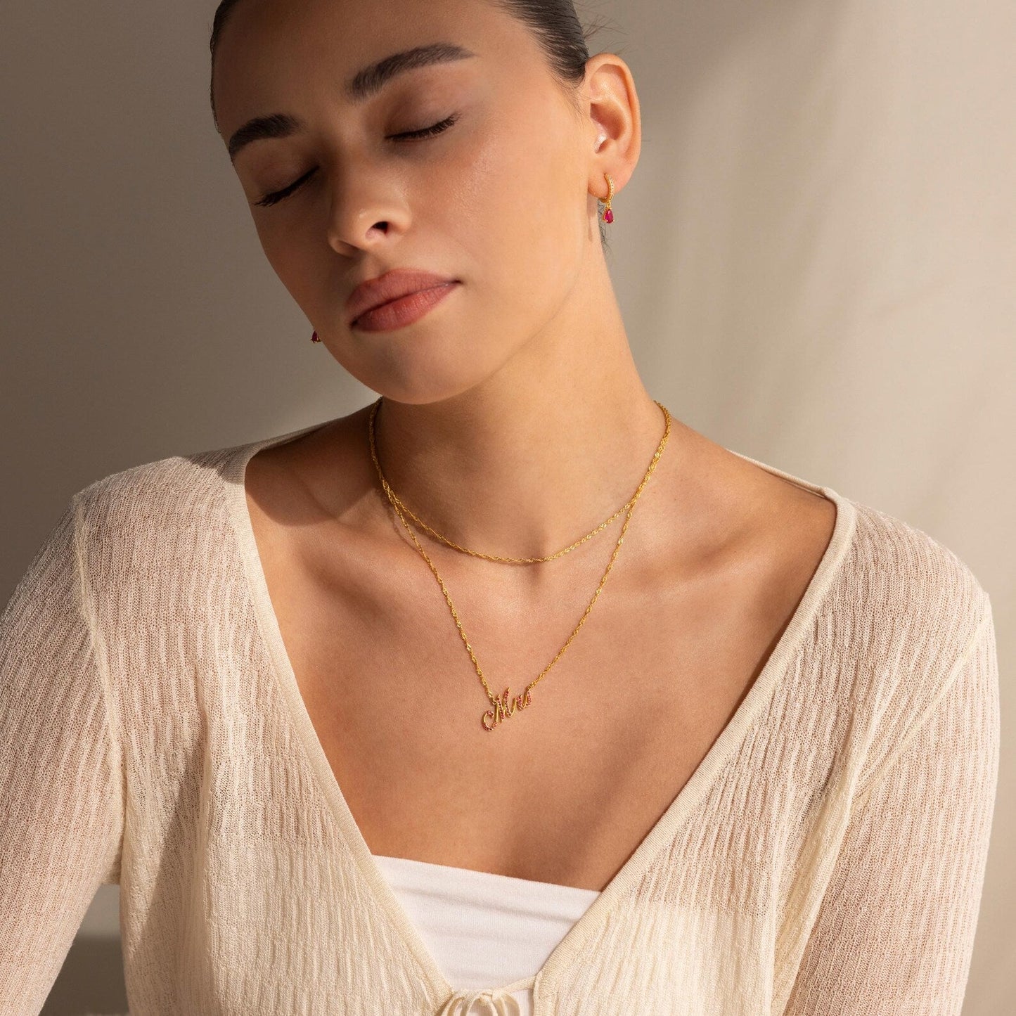 Elegante collar con nombre y piedra de nacimiento