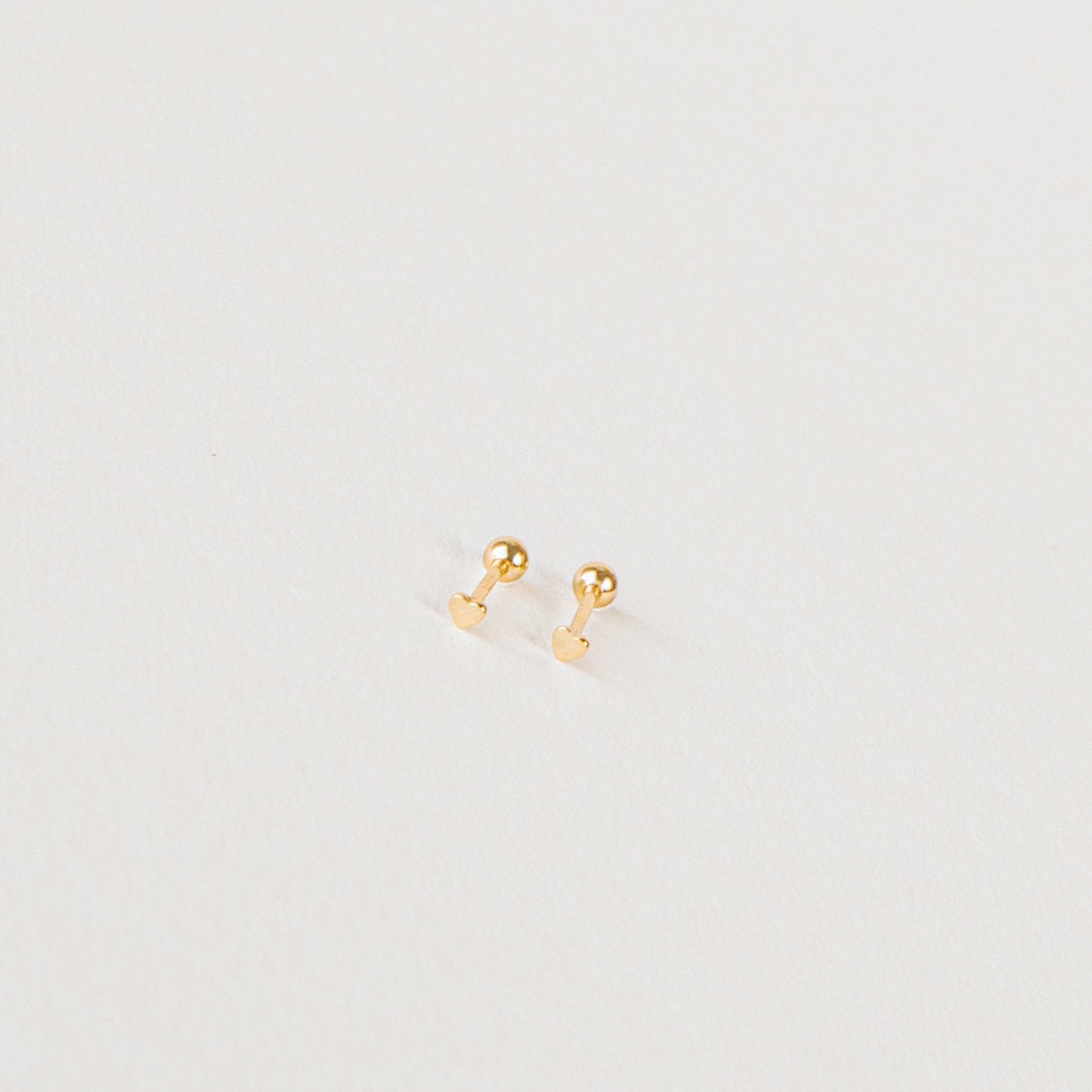 Pequeños pendientes de corazón