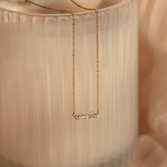 Collar con inicial en código Morse