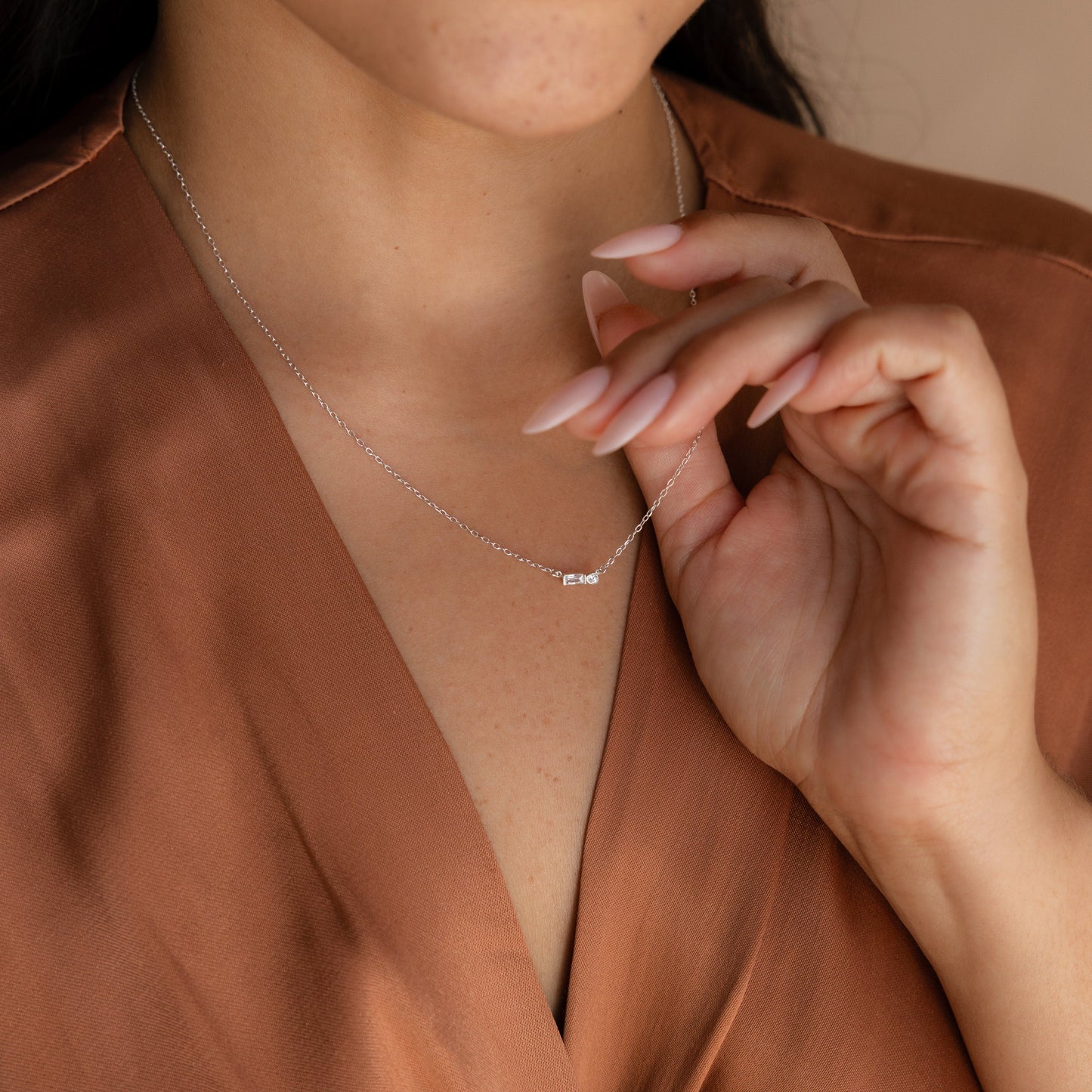 Collar con inicial en código Morse