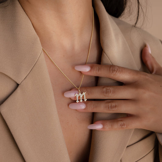 Collar gótico con inicial pavé