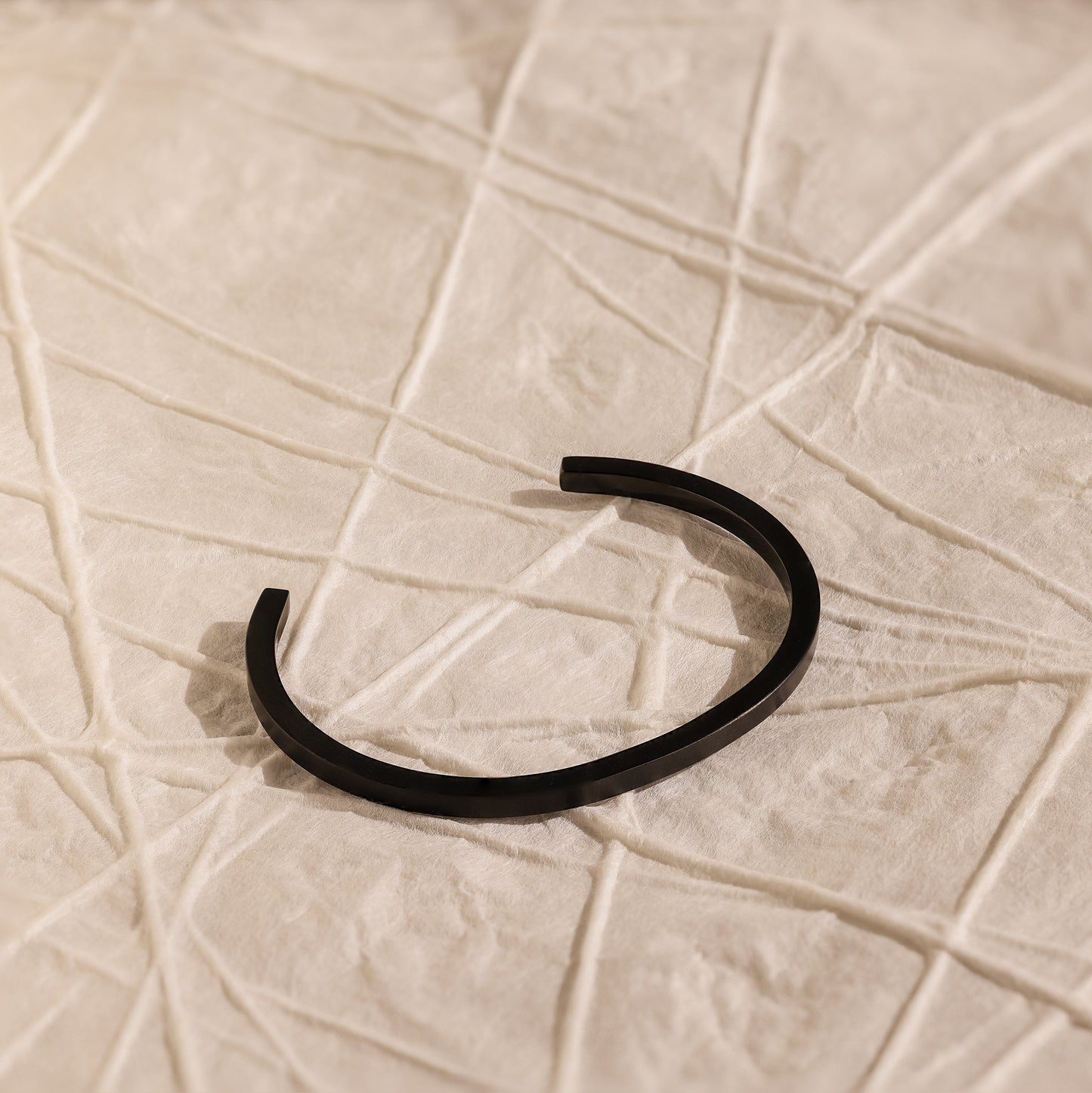 Pulsera de puño negra para hombre