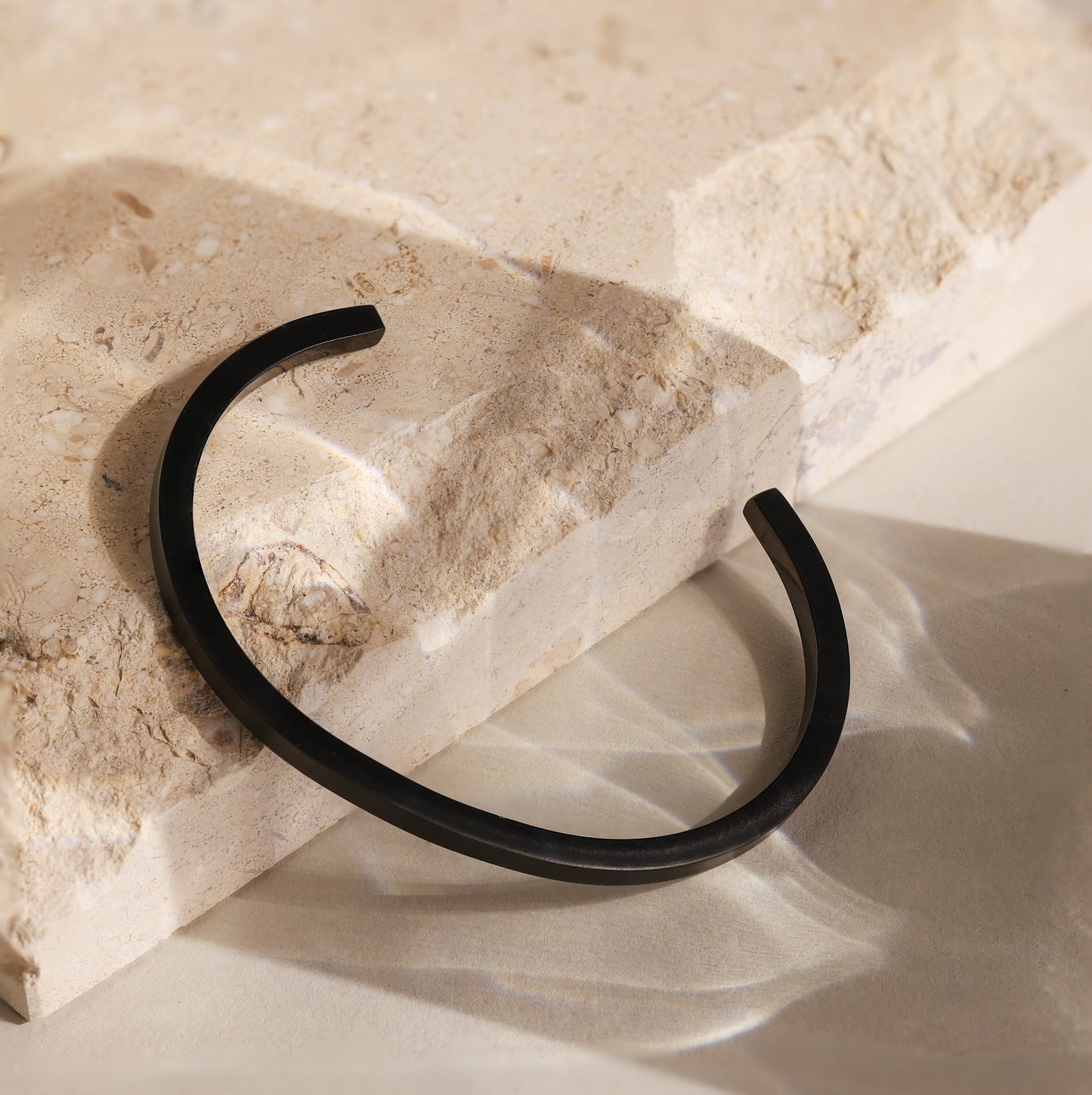 Pulsera de puño negra para hombre