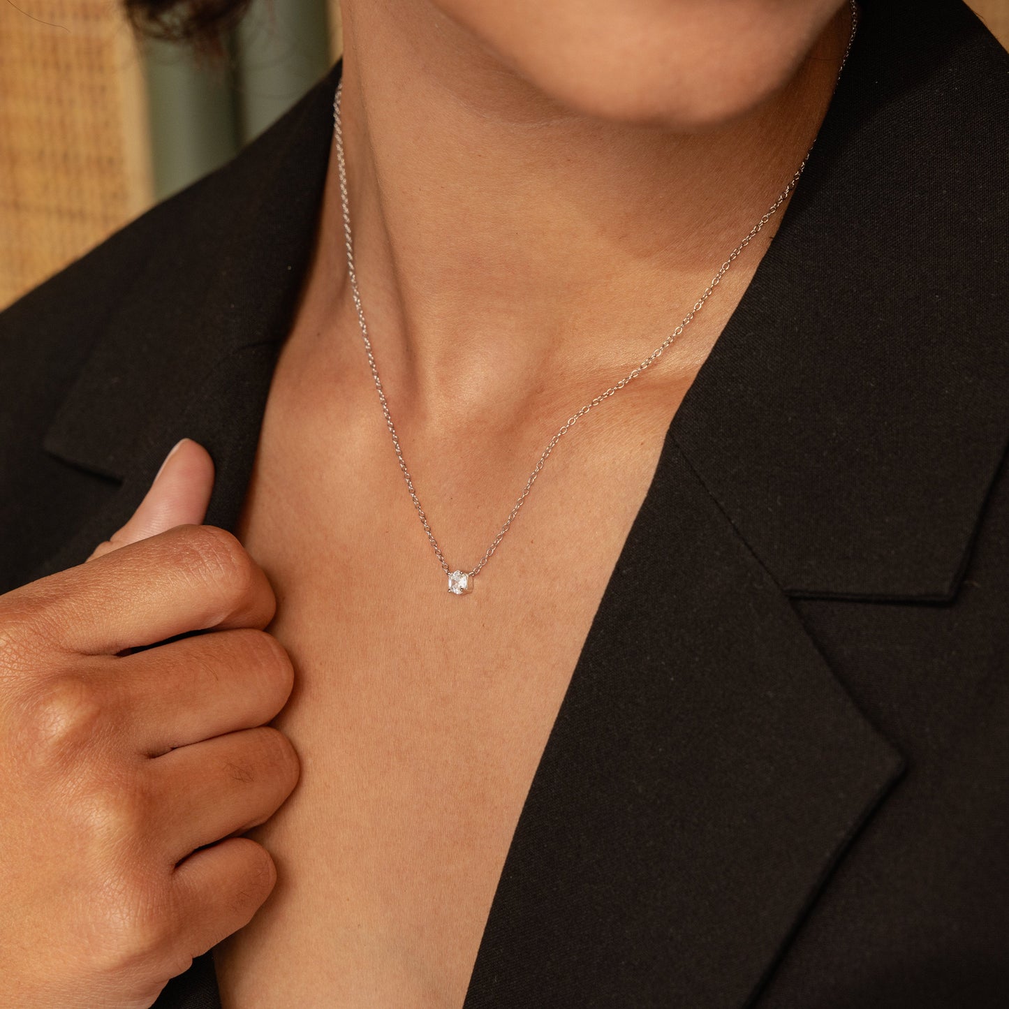 Collar de diamantes hexagonales