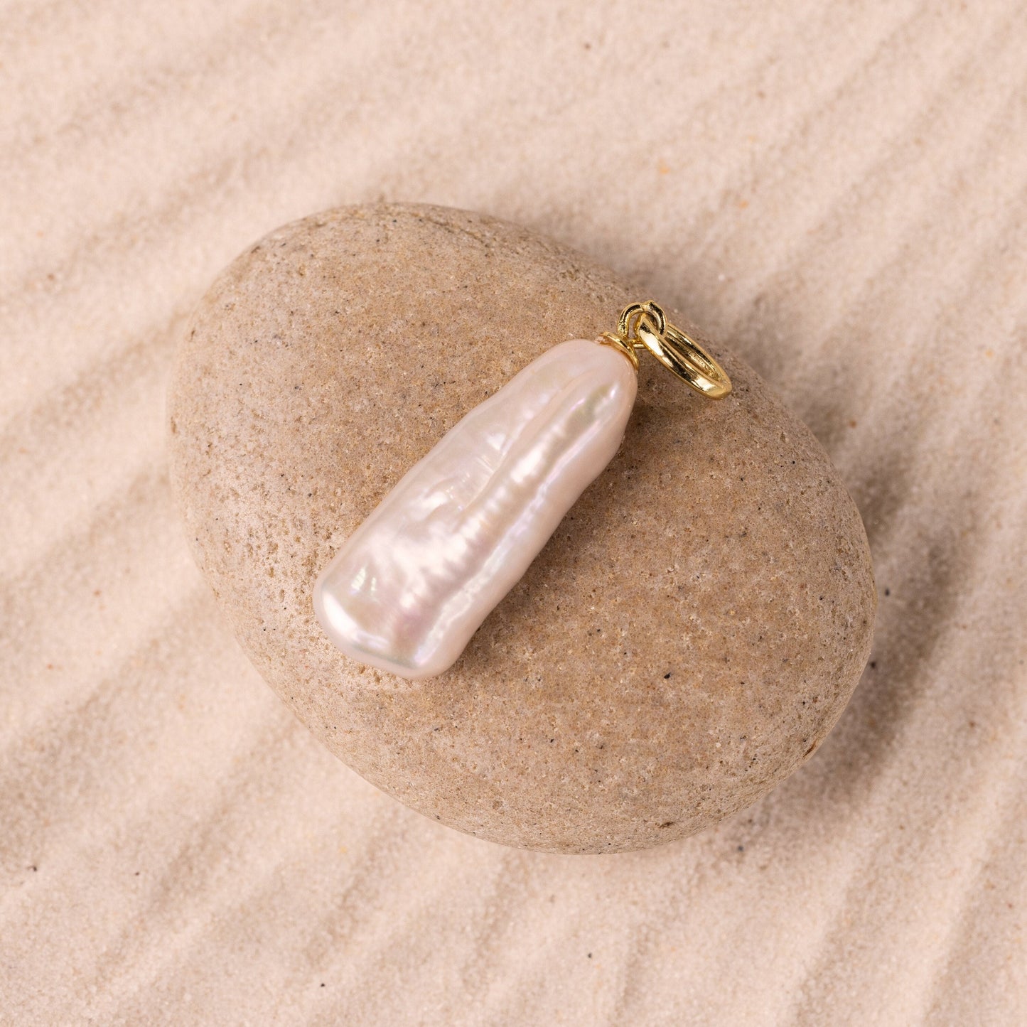 Charm de perla barroca larga