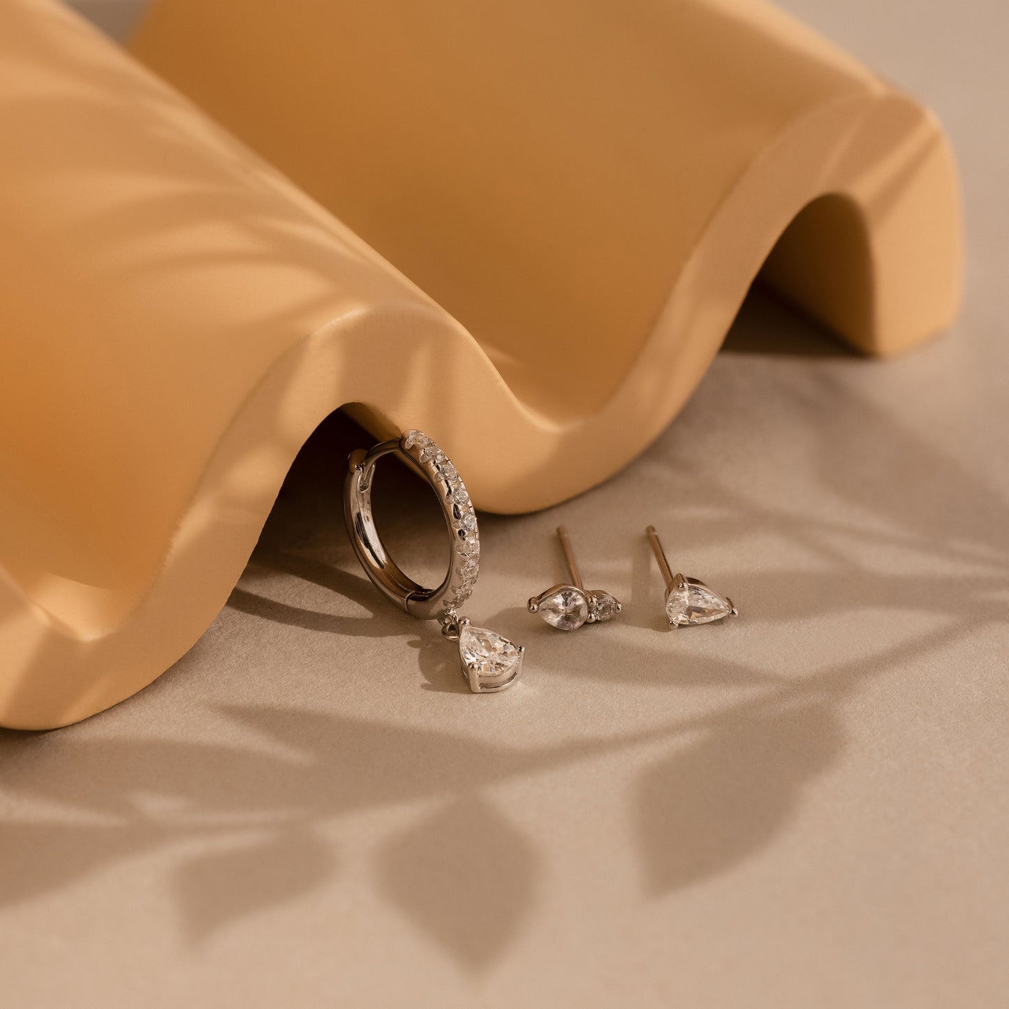 Juego de pendientes colgantes de diamantes