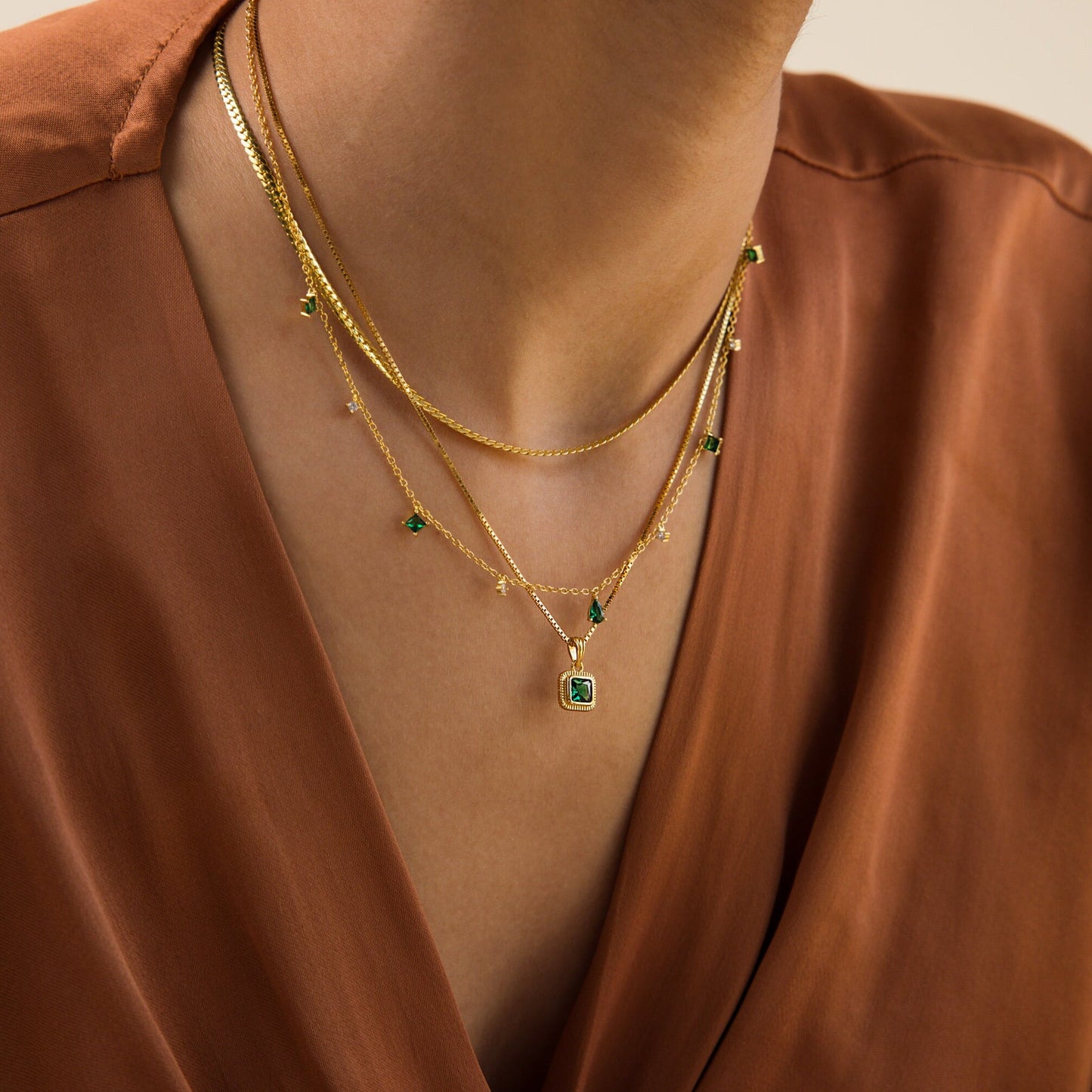 Collar vintage con colgante de esmeralda