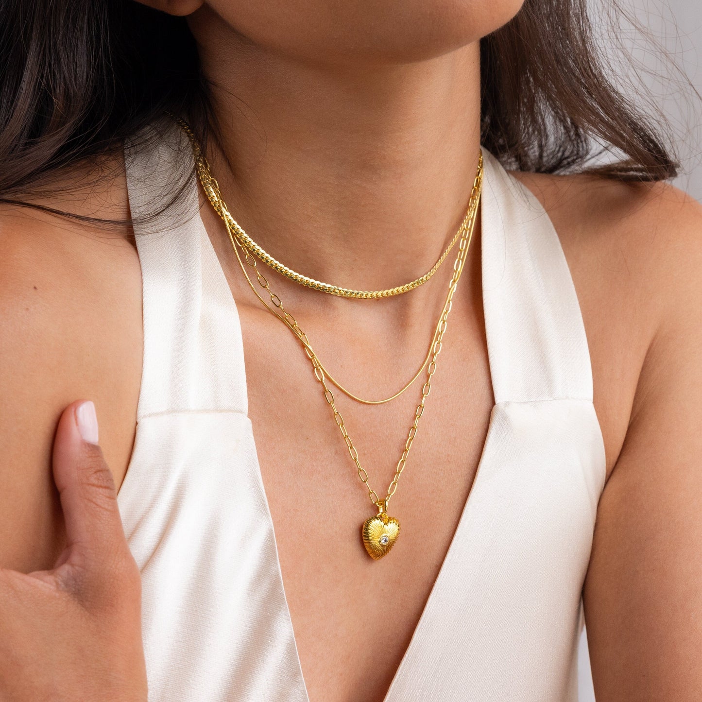 Collar de corazón con nervaduras de diamantes
