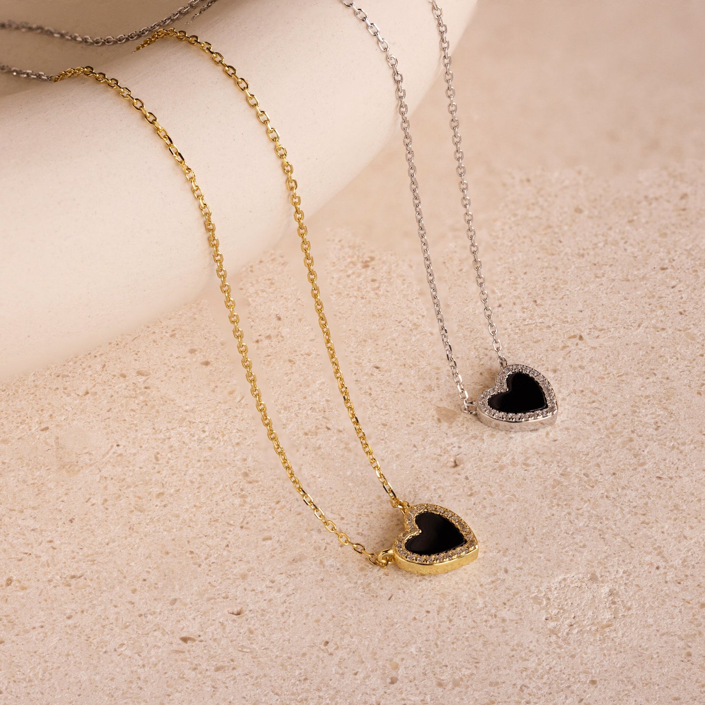 Pavé-Herzkette mit Onyx