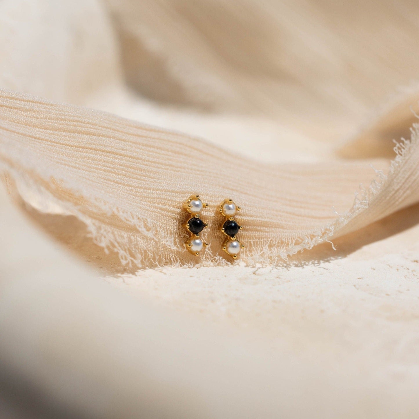 Tiny Onyx Pearl Bar Studs