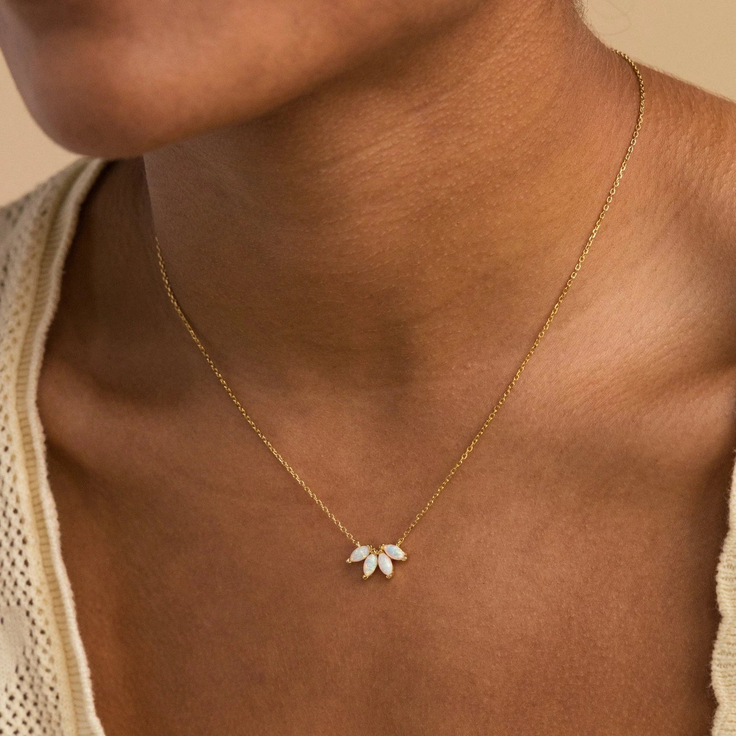 Collar marquesa de ópalo blanco