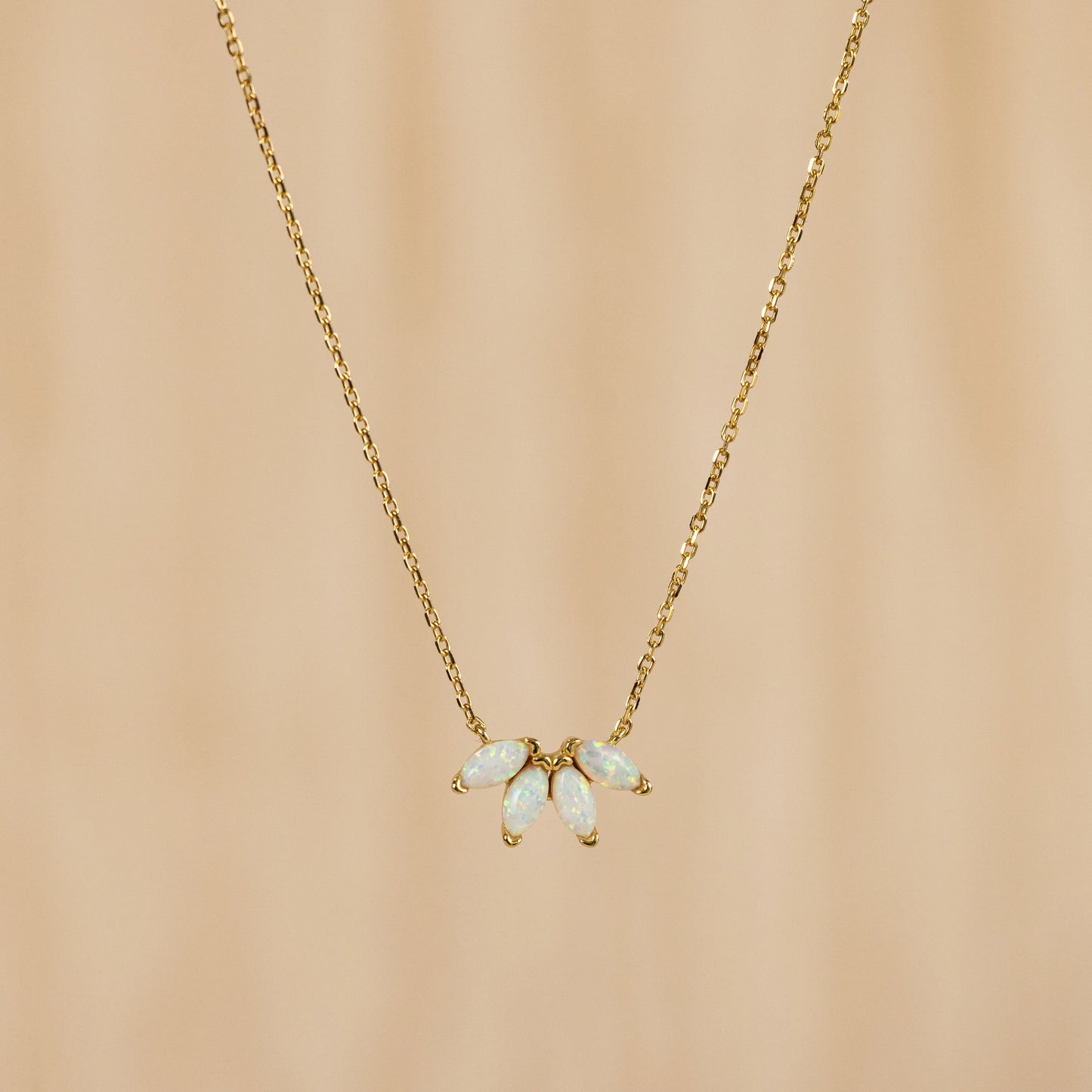 Collar marquesa de ópalo blanco