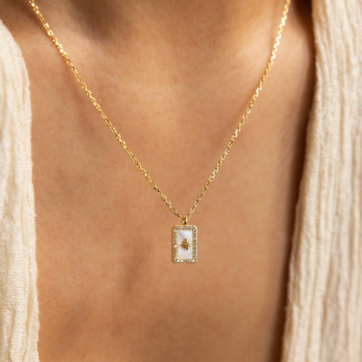 Collar de estrella del norte con perla pavé