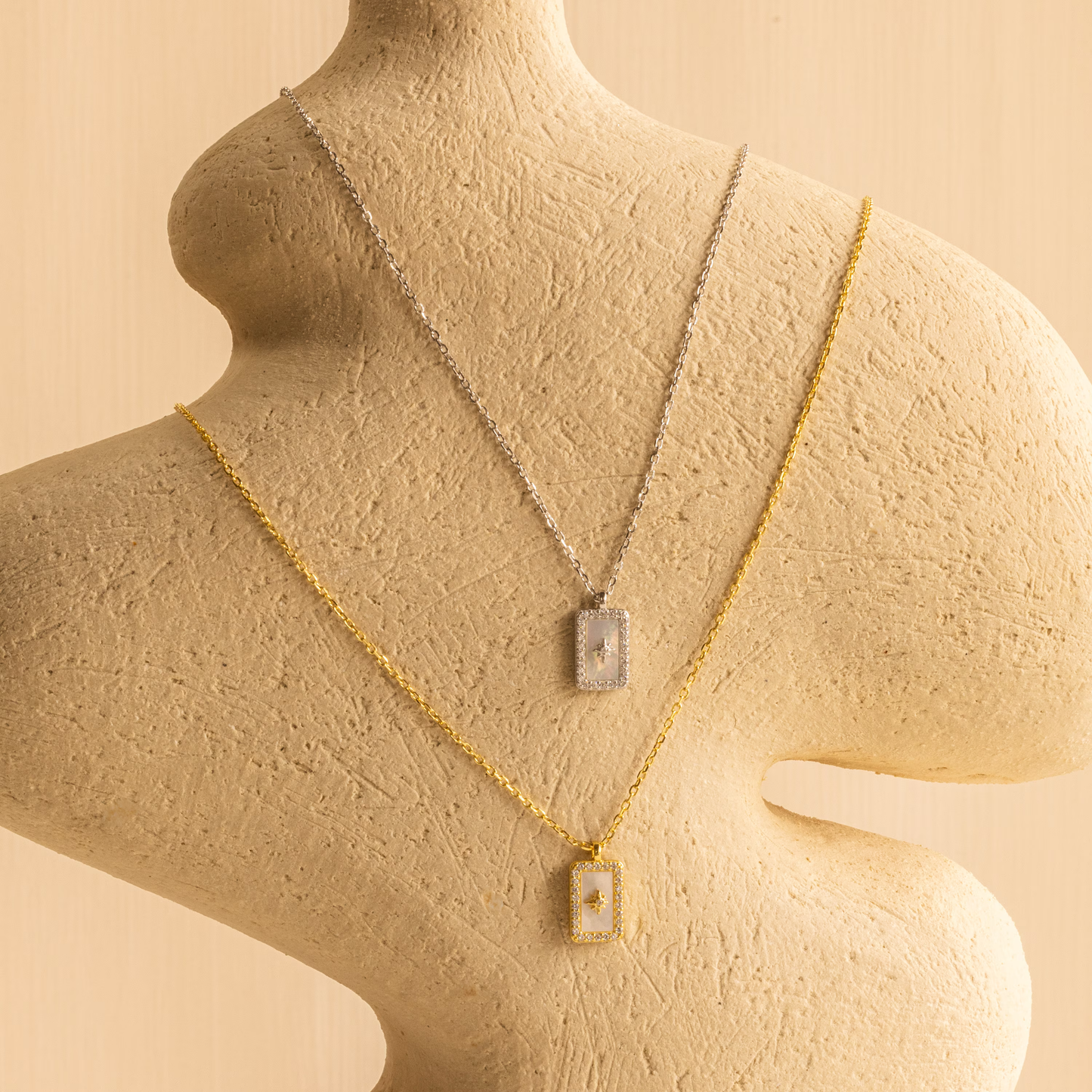 Collar de estrella del norte con perla pavé