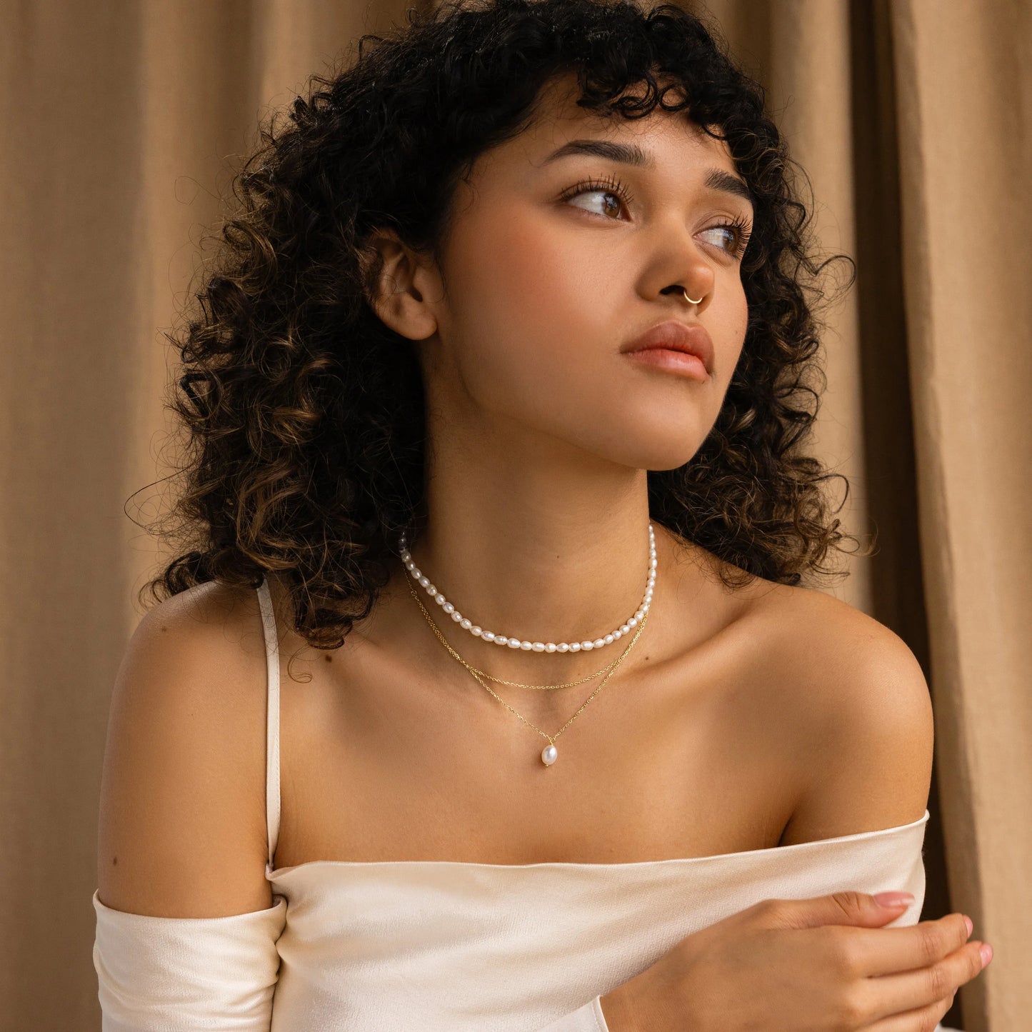 Collar de perlas con cadena doble