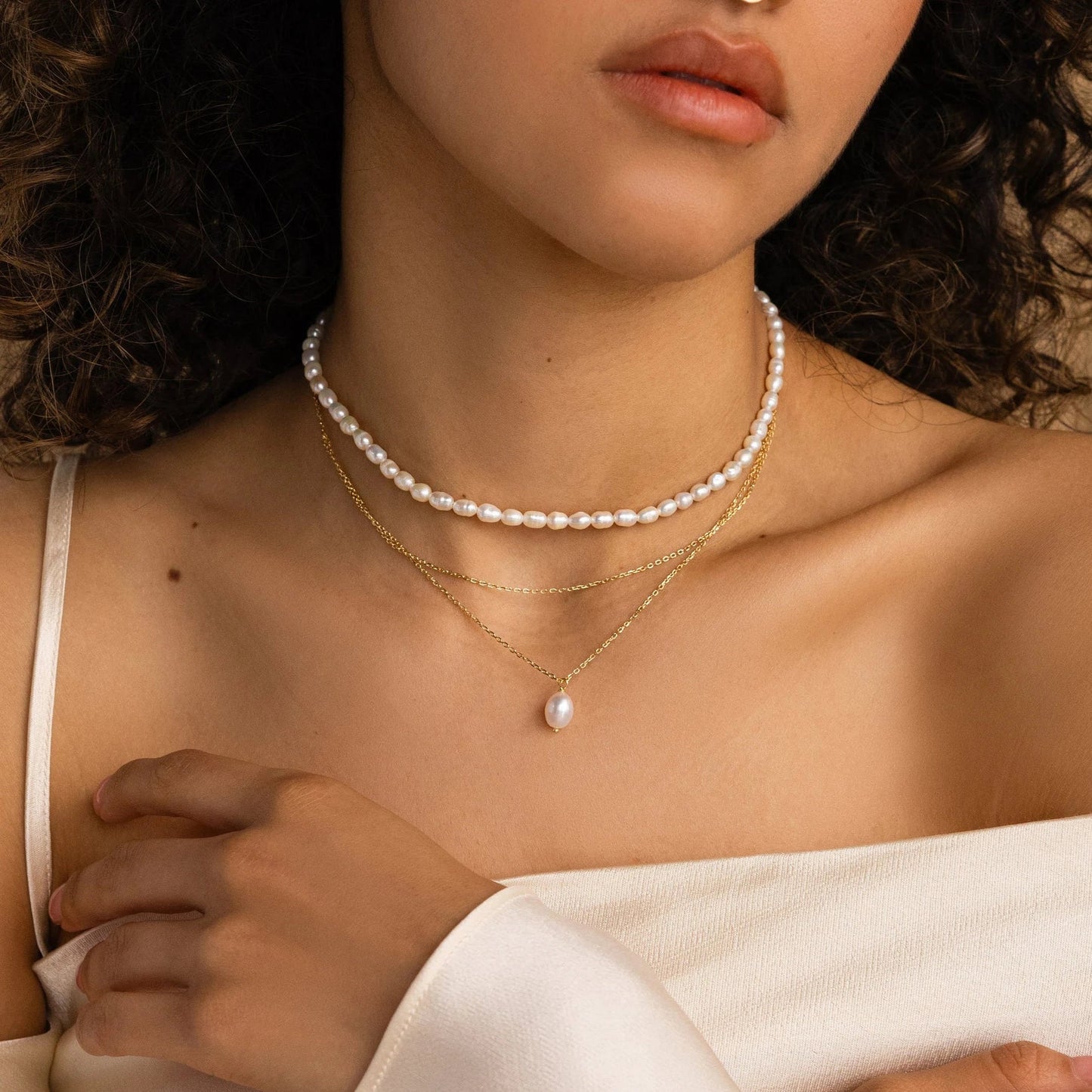 Collar de perlas con cadena doble
