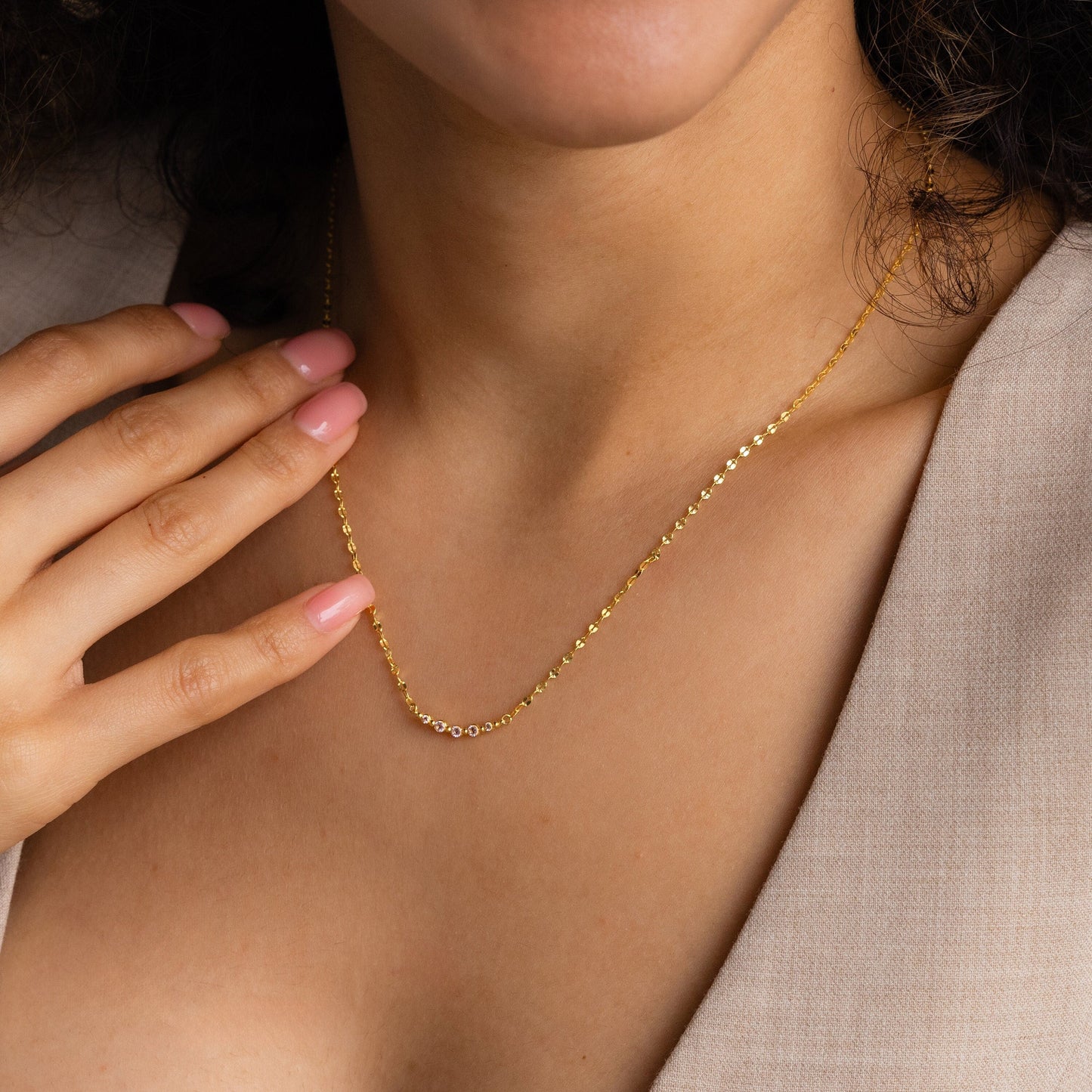 Collar de encaje con piedra de nacimiento