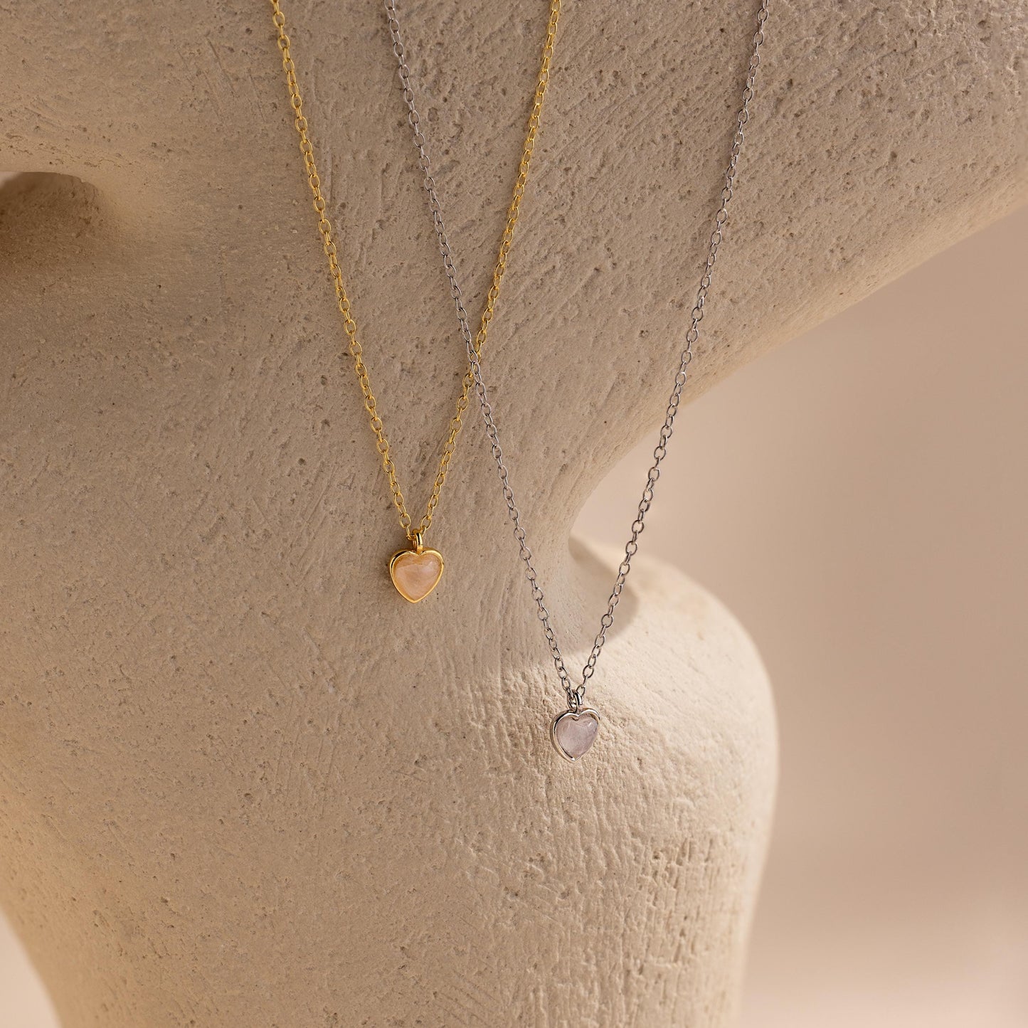 Collar de corazón de cuarzo rosa pequeño