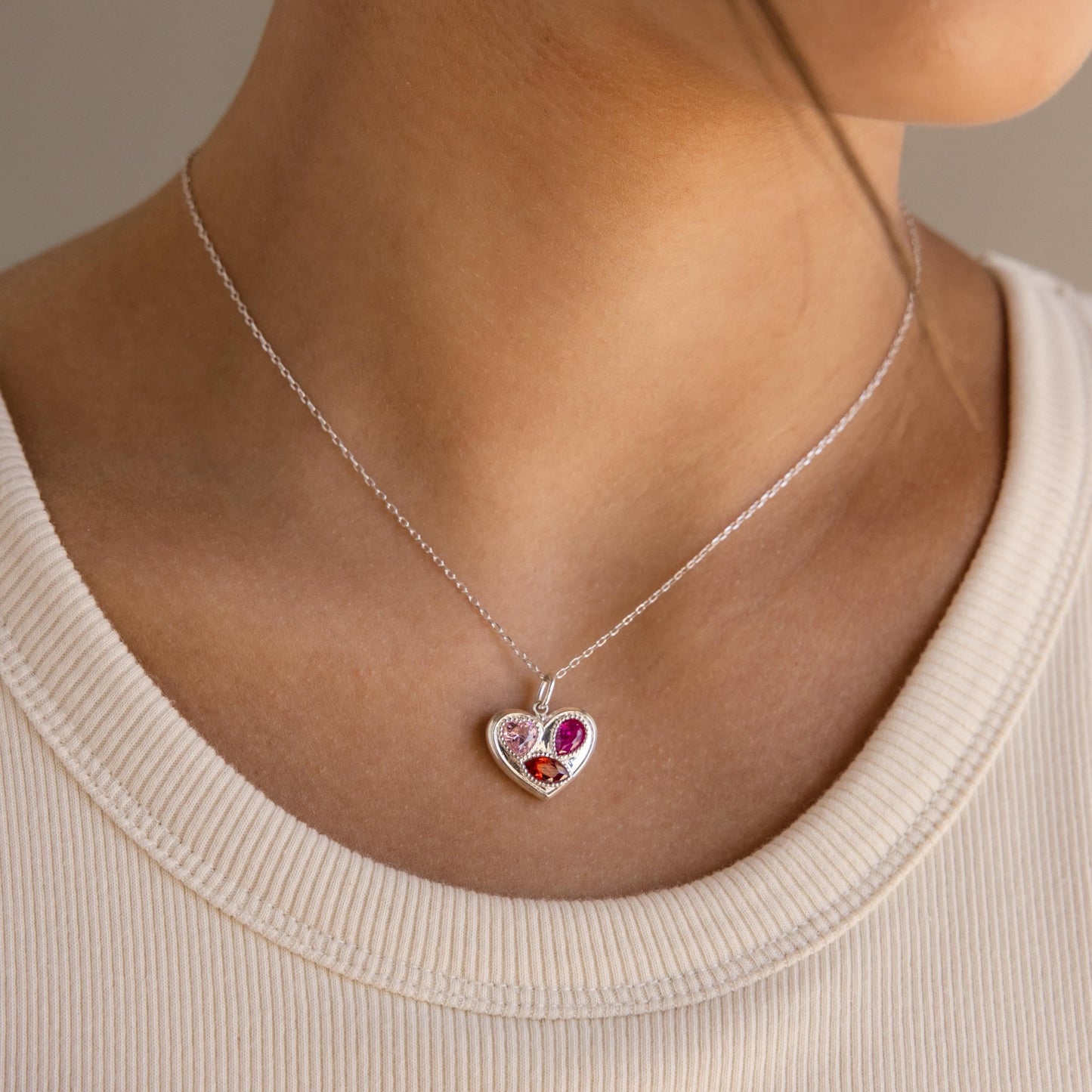 Collar de corazón con piedras de nacimiento mixtas