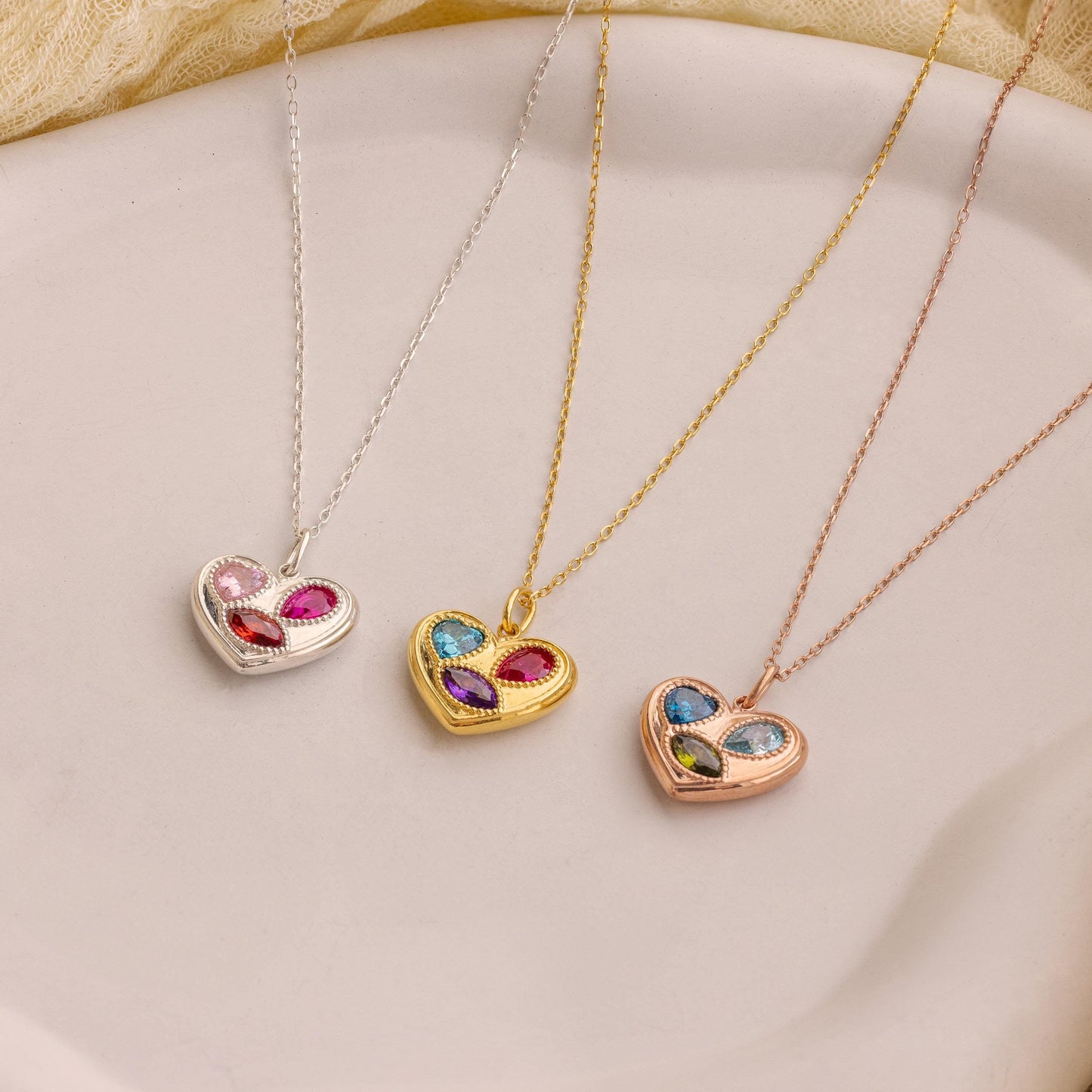 Collar de corazón con piedras de nacimiento mixtas