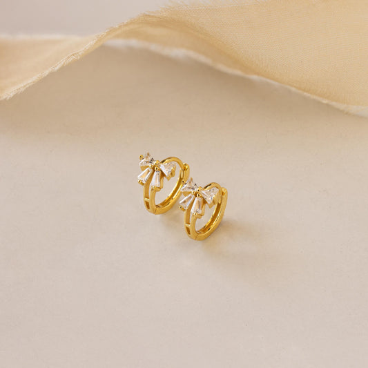 Huggies mit Diamantschleife