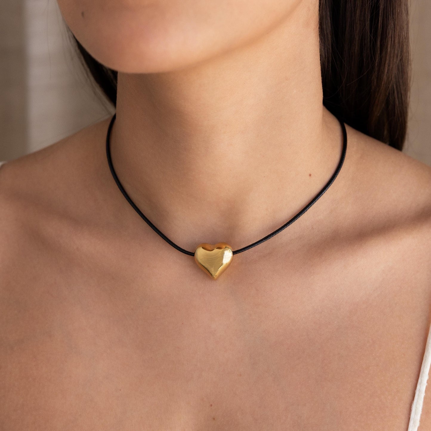 Collar de corazón abullonado grueso