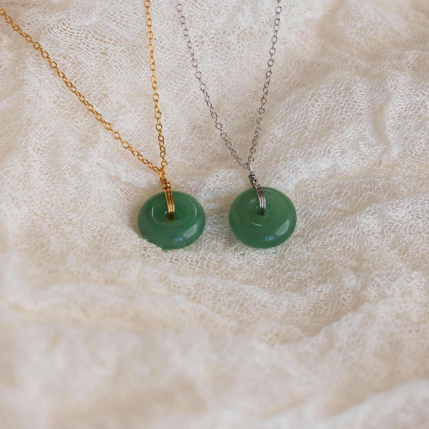 Collar con colgante de jade redondo