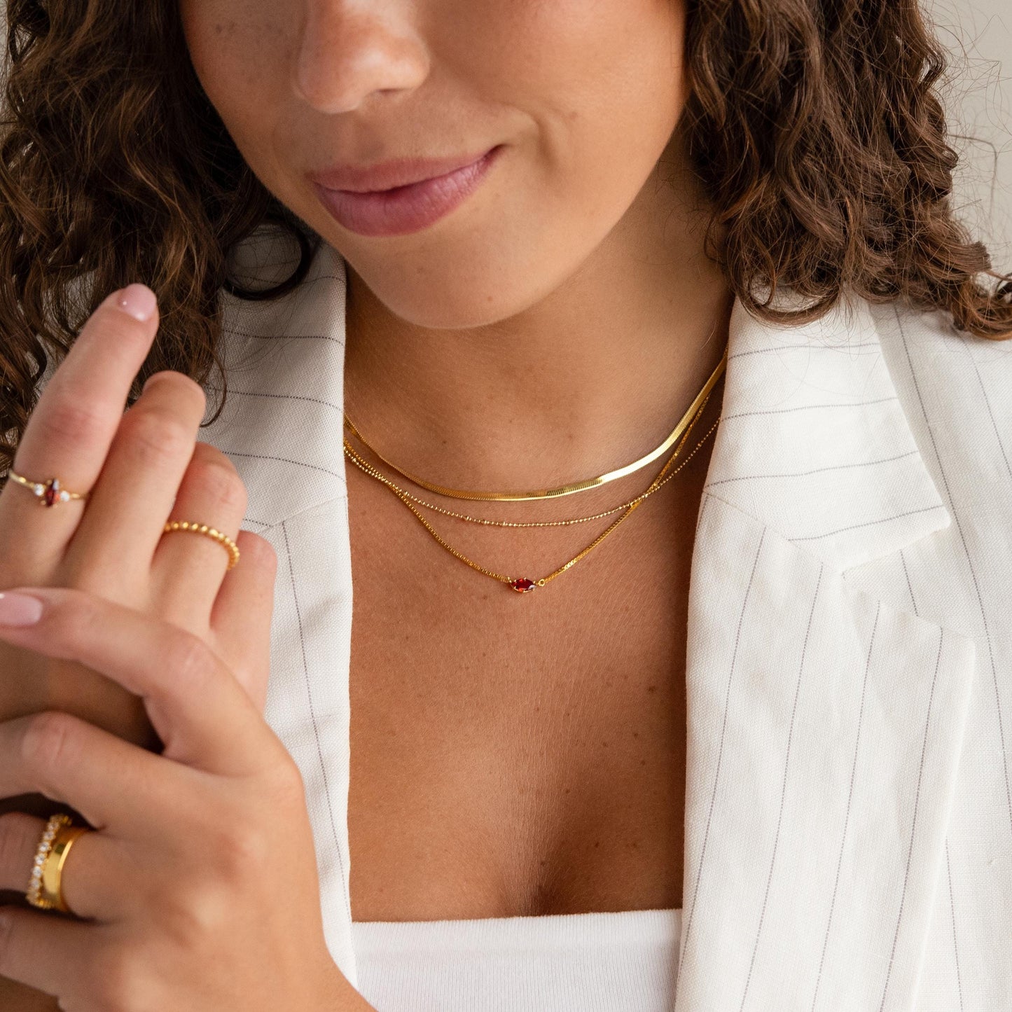 Delicado collar con piedra de nacimiento de marquesa