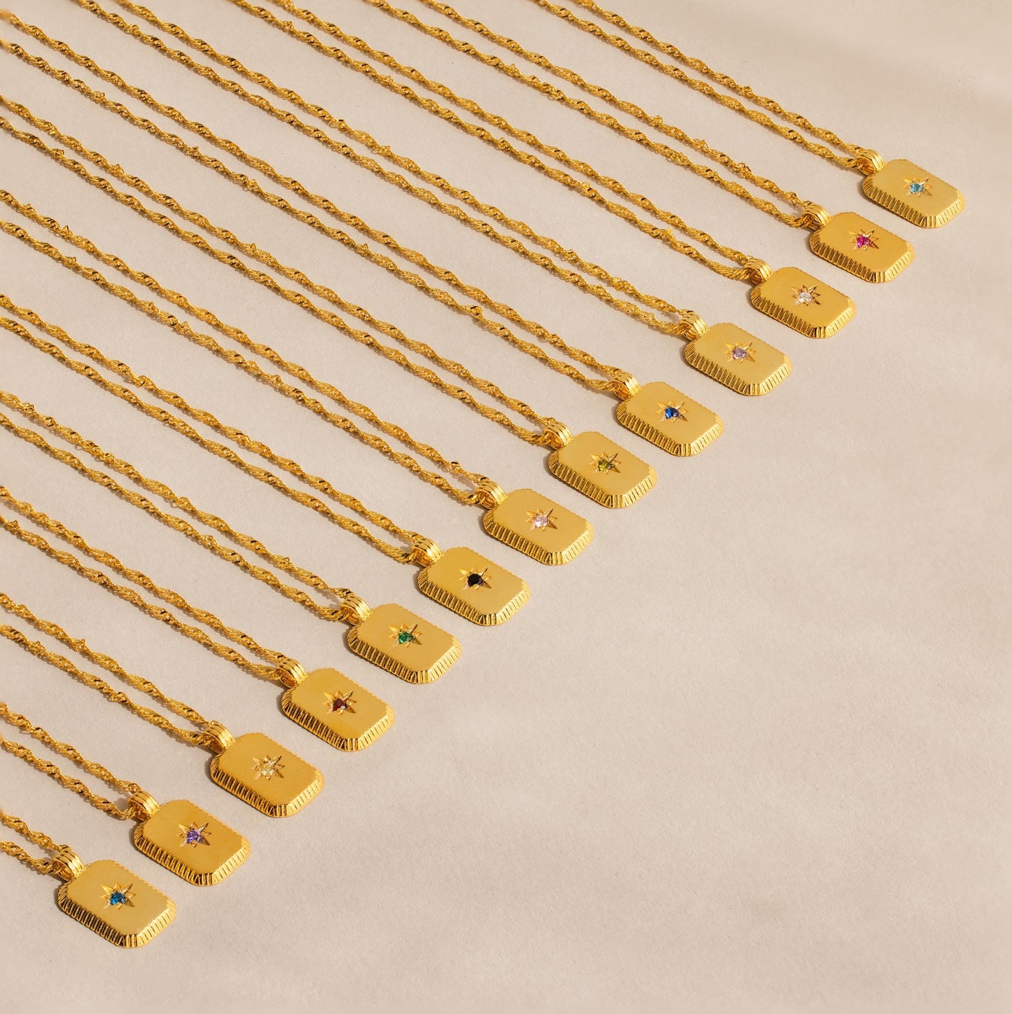 Collar de estrella con piedra de nacimiento acanalada