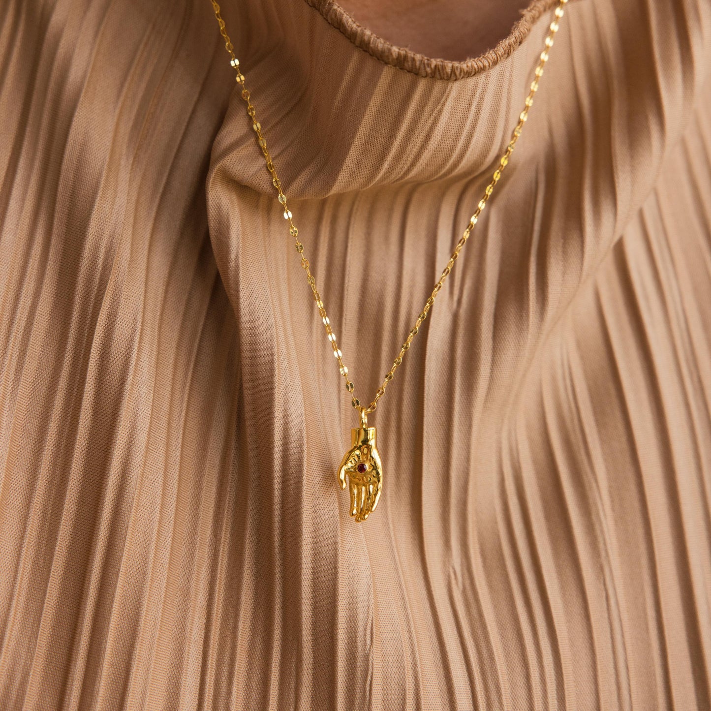 Collar de mano con piedra de nacimiento y mal de ojo